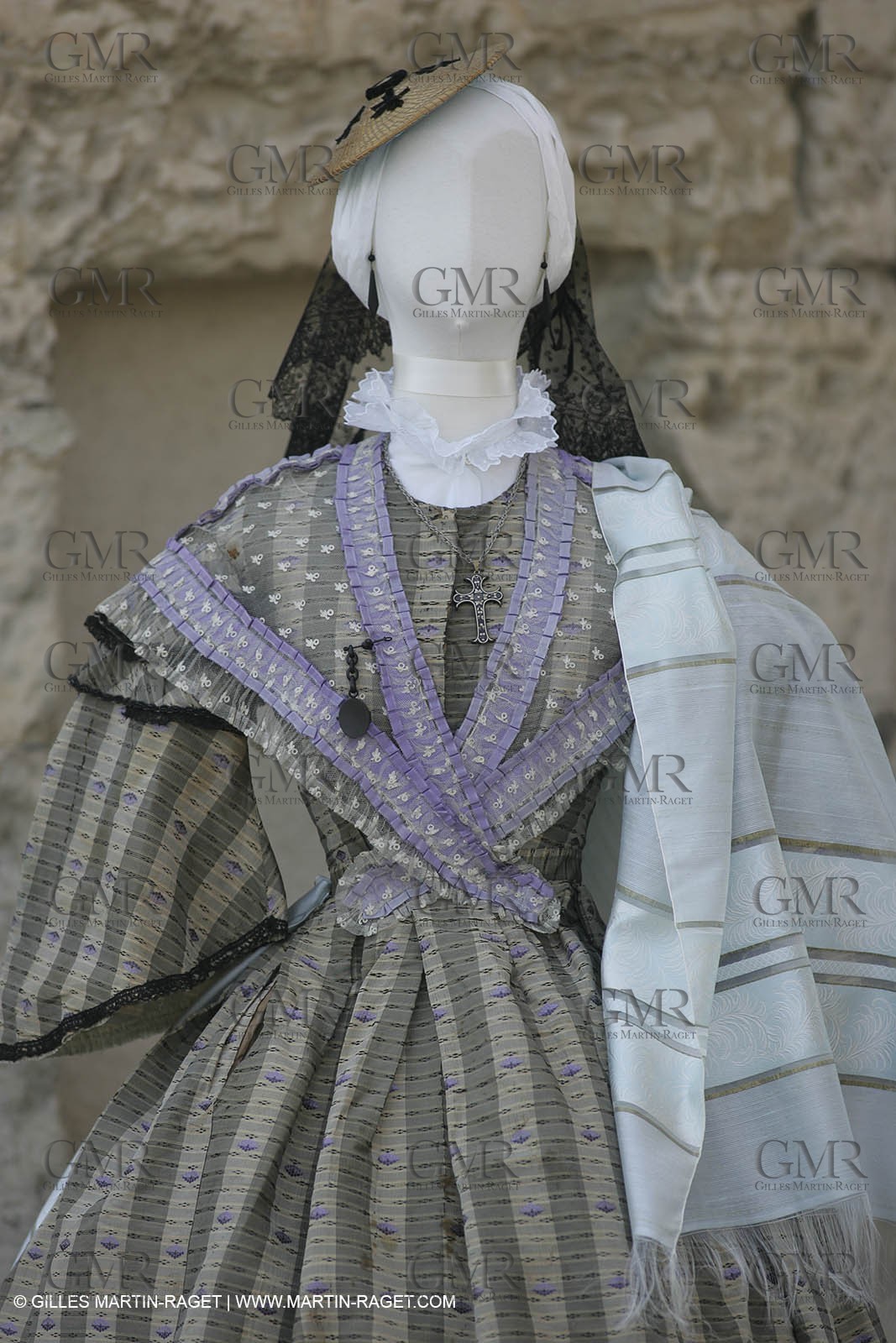 May 2004 - La Tour d'Aigues (FRA, 84) - Old costumes for women of the South exhibition