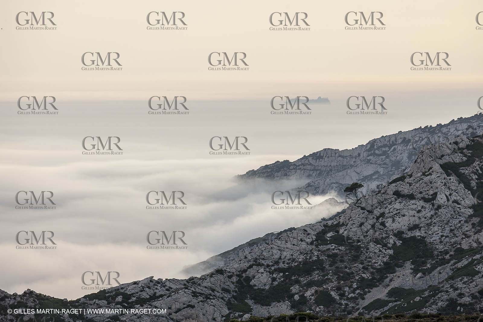 18 07 2012 -Marseille (FRA ) - The Calanques - Unusual foggy conditions