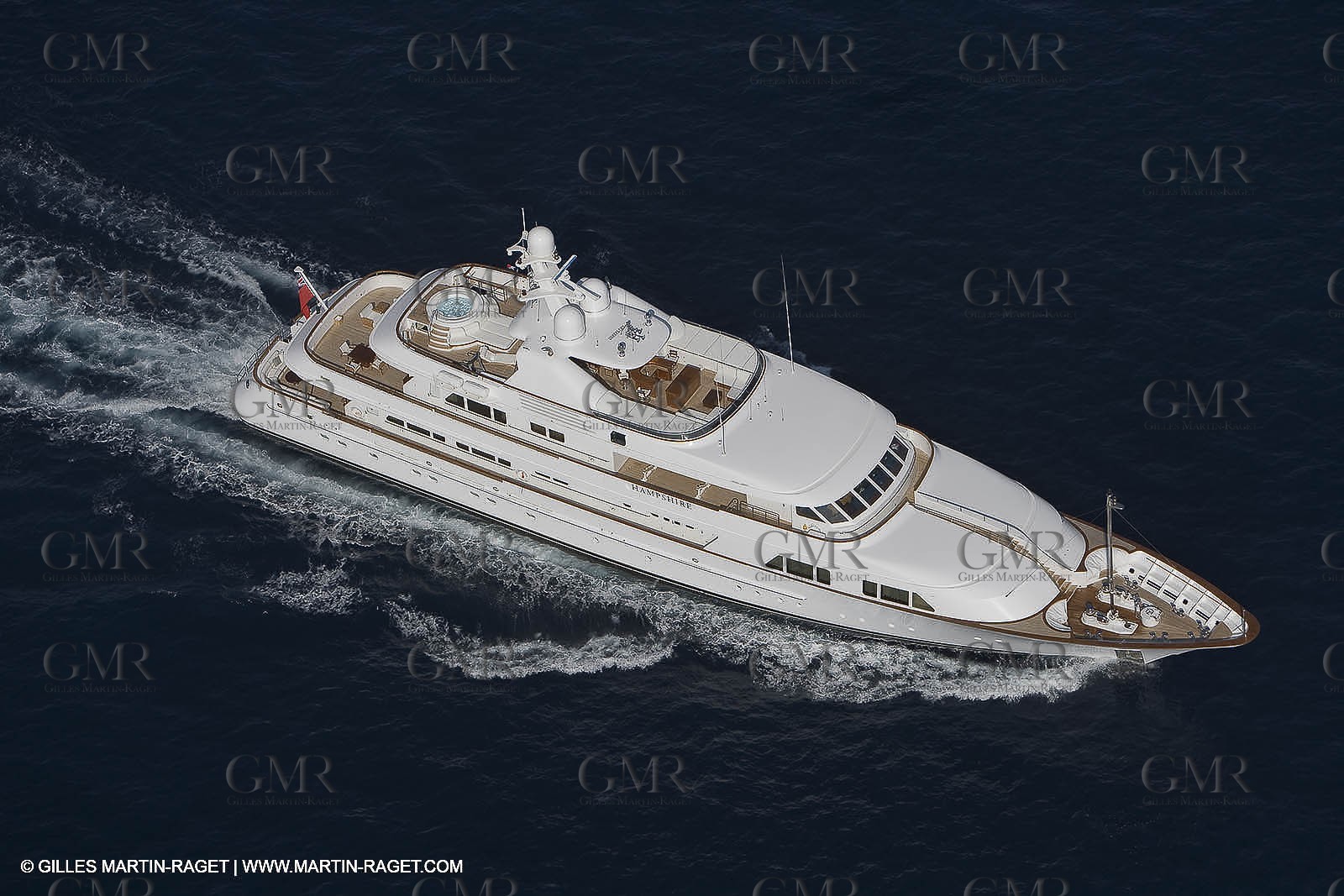 28 07 2007 - St Jean Cap Ferrat - SuperYachts - Motor Yachts - Hampshire