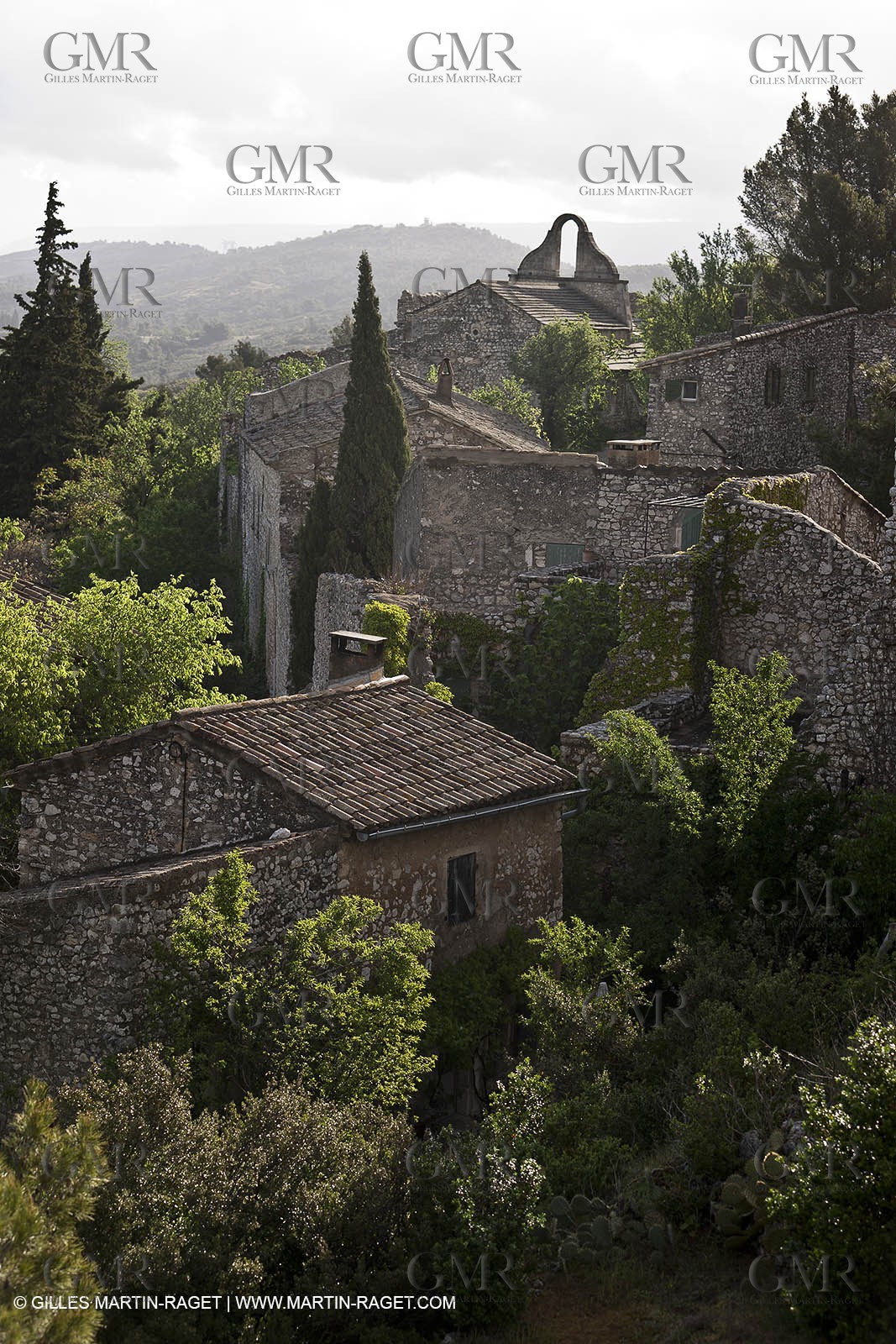 29 04 2012 - Eygalières (FRA, 13) - Chaîne des Alpilles vers Eygalières