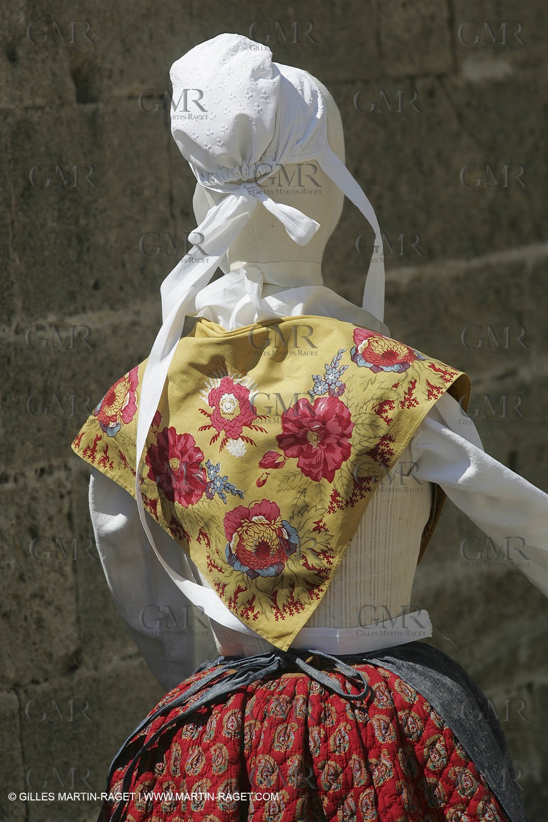 May 2004 - La Tour d'Aigues (FRA, 84) - Old costumes for women of the South exhibition