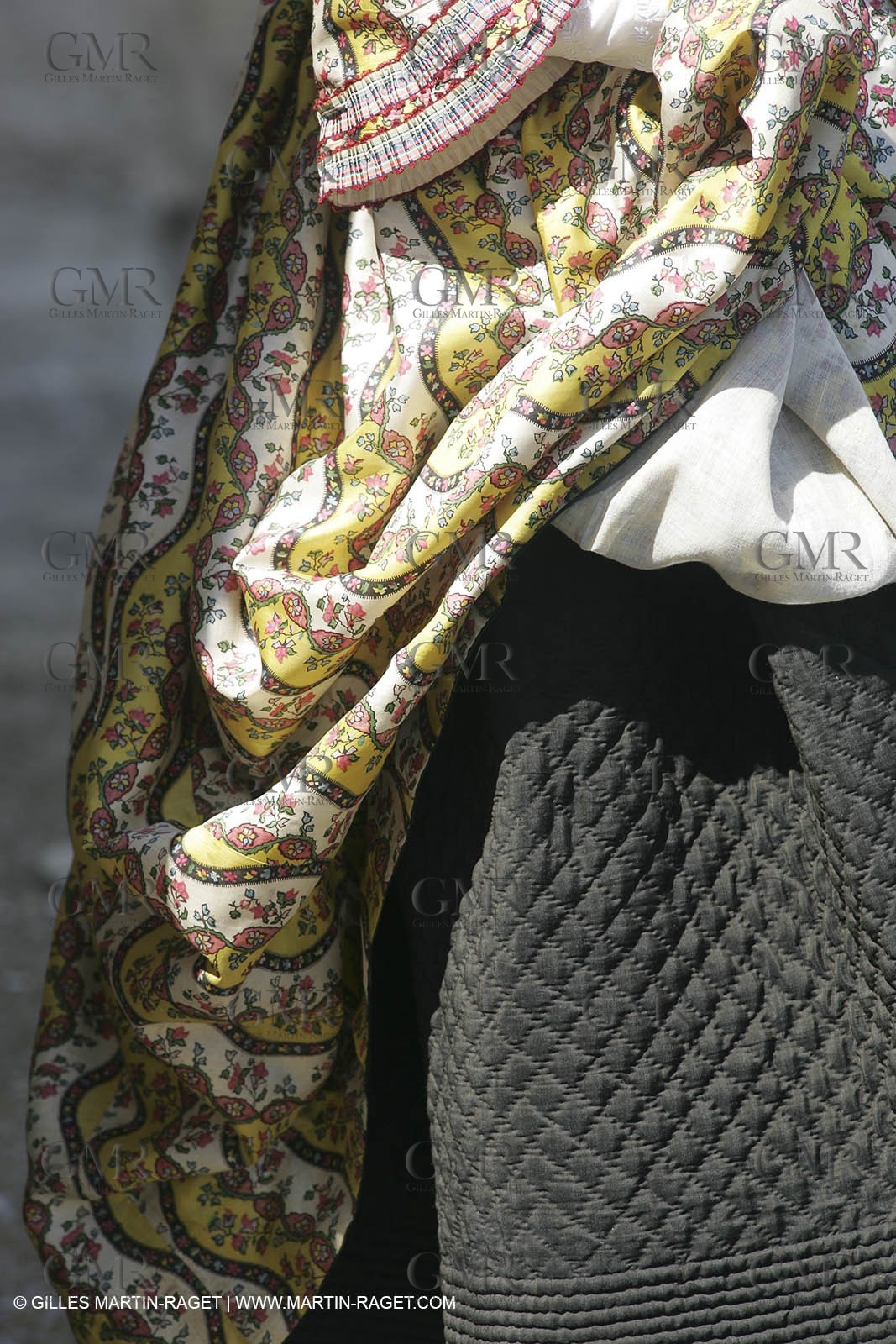 May 2004 - La Tour d'Aigues (FRA, 84) - Old costumes for women of the South exhibition