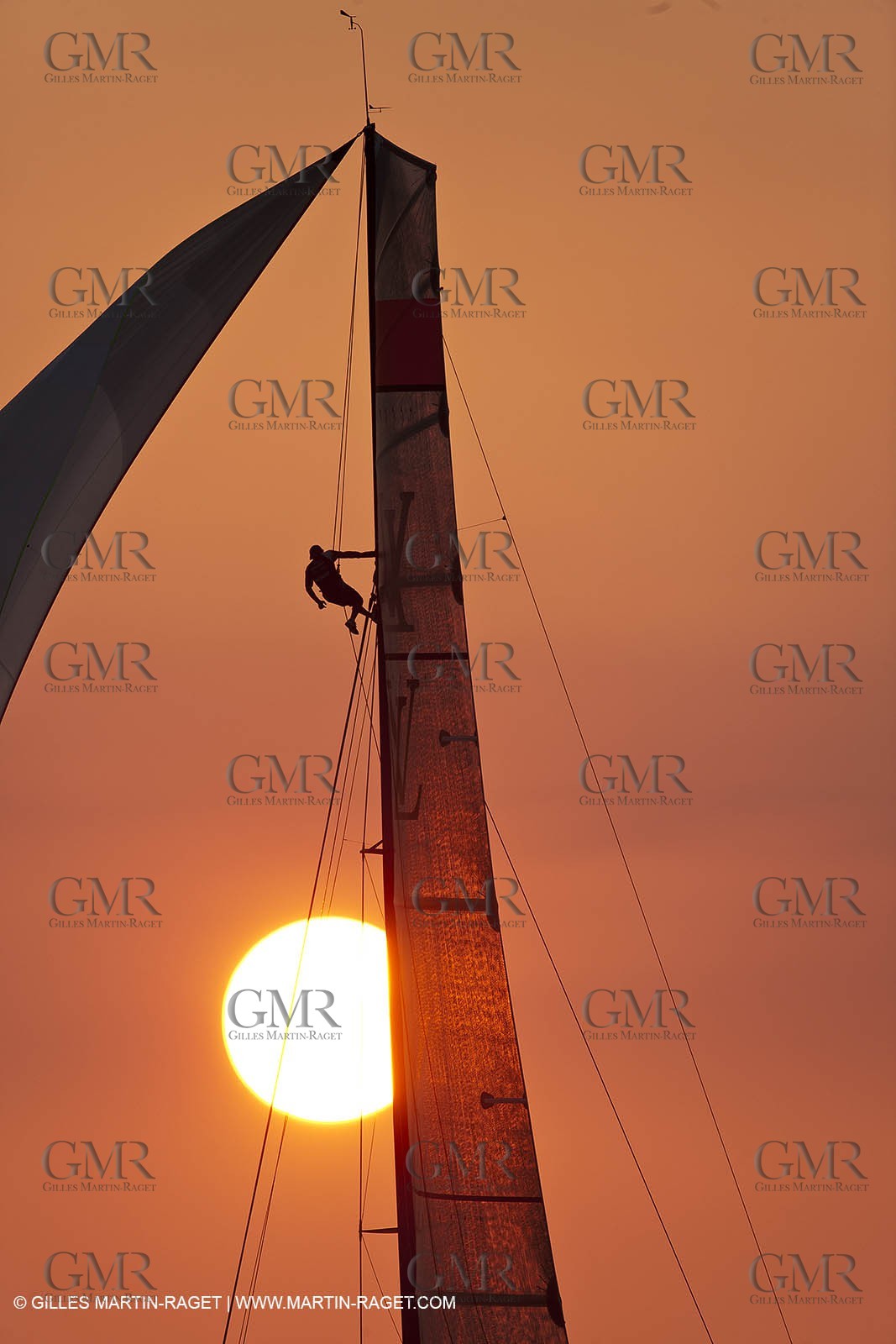 21 11 2010 - Dubai (UAE) - Dubai Louis Vuitton Trophy -  Round 2 - BMW ORACLE Racing