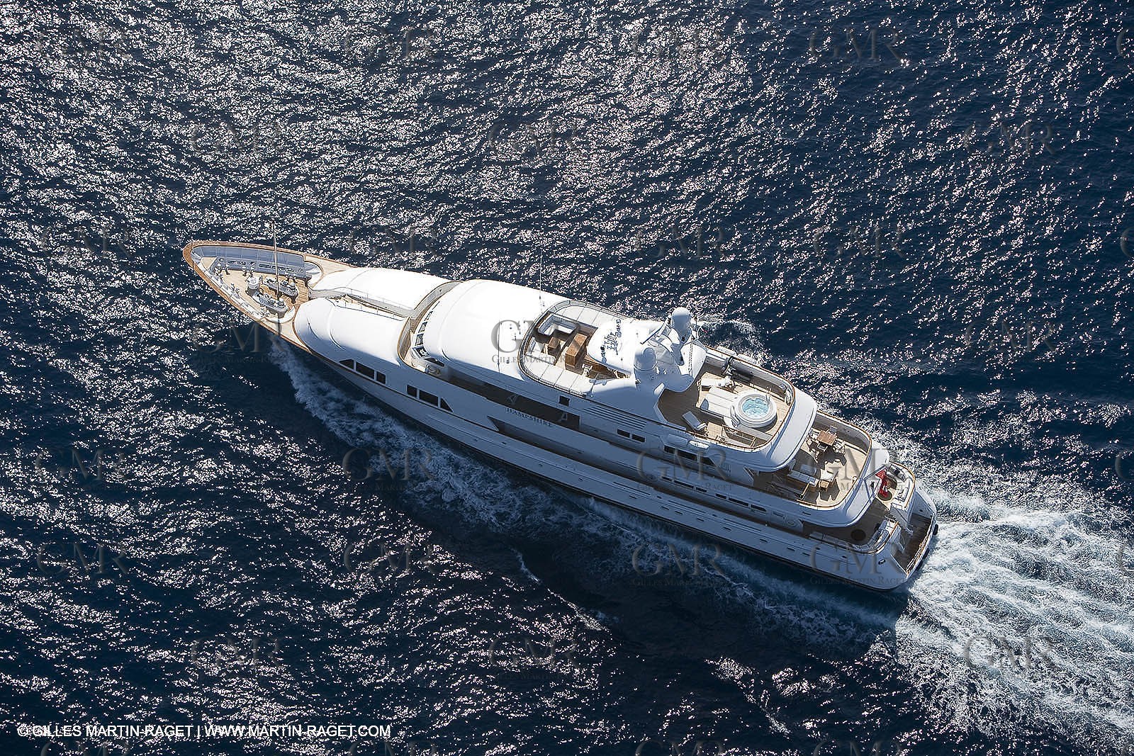 28 07 2007 - St Jean Cap Ferrat - SuperYachts - Motor Yachts - Hampshire