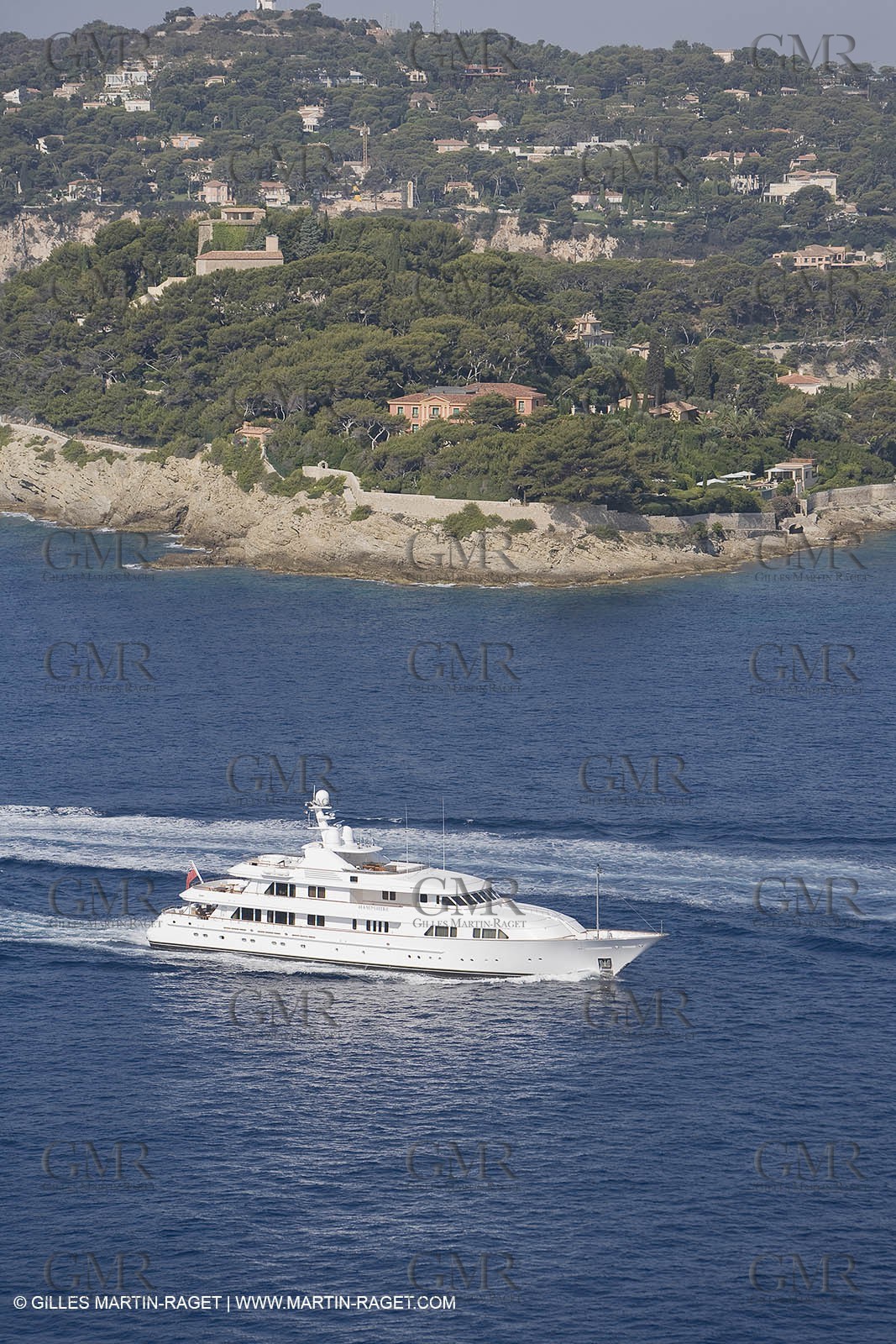 28 07 2007 - St Jean Cap Ferrat - SuperYachts - Motor Yachts - Hampshire