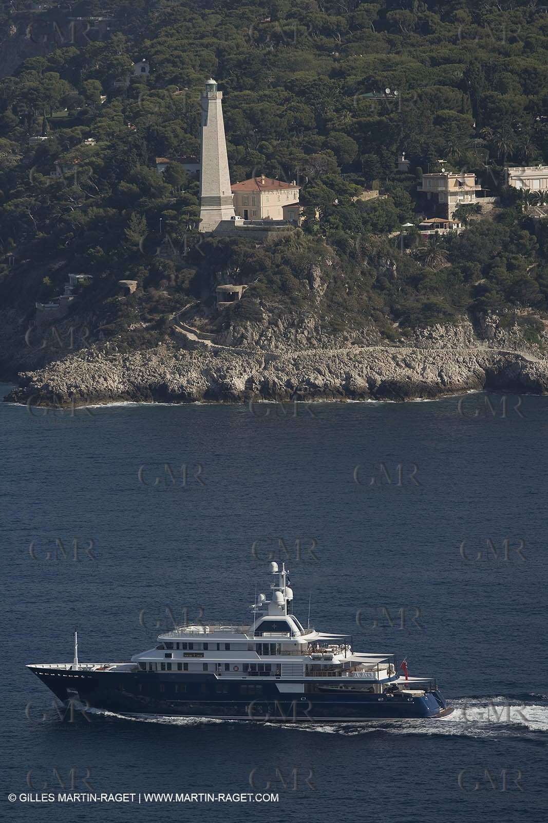 28 07 2007 - St Jean Cap Ferrat - SuperYachts - Motor Yachts - Hampshire