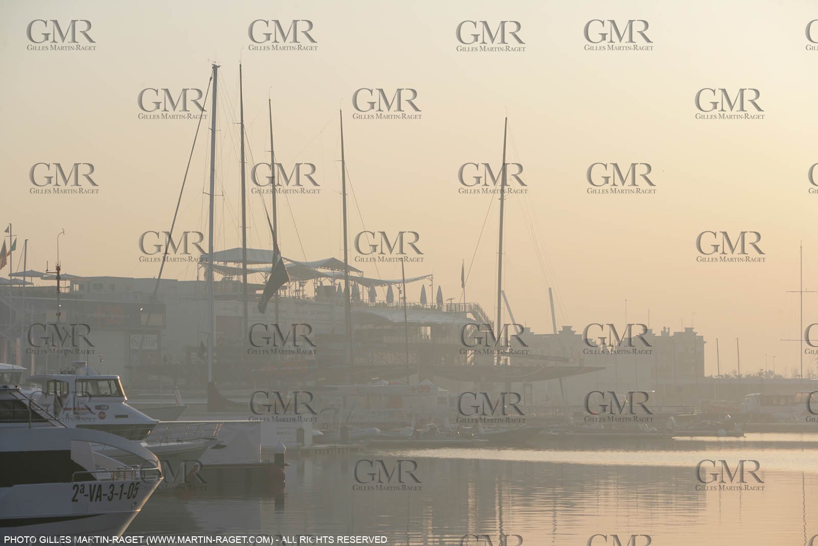 17 04 2007-Valencia (Spain)- 32nd America's Cup - Louis Vuitton Cup - RR1 - DAY 2 - BMW ORACLE Racing