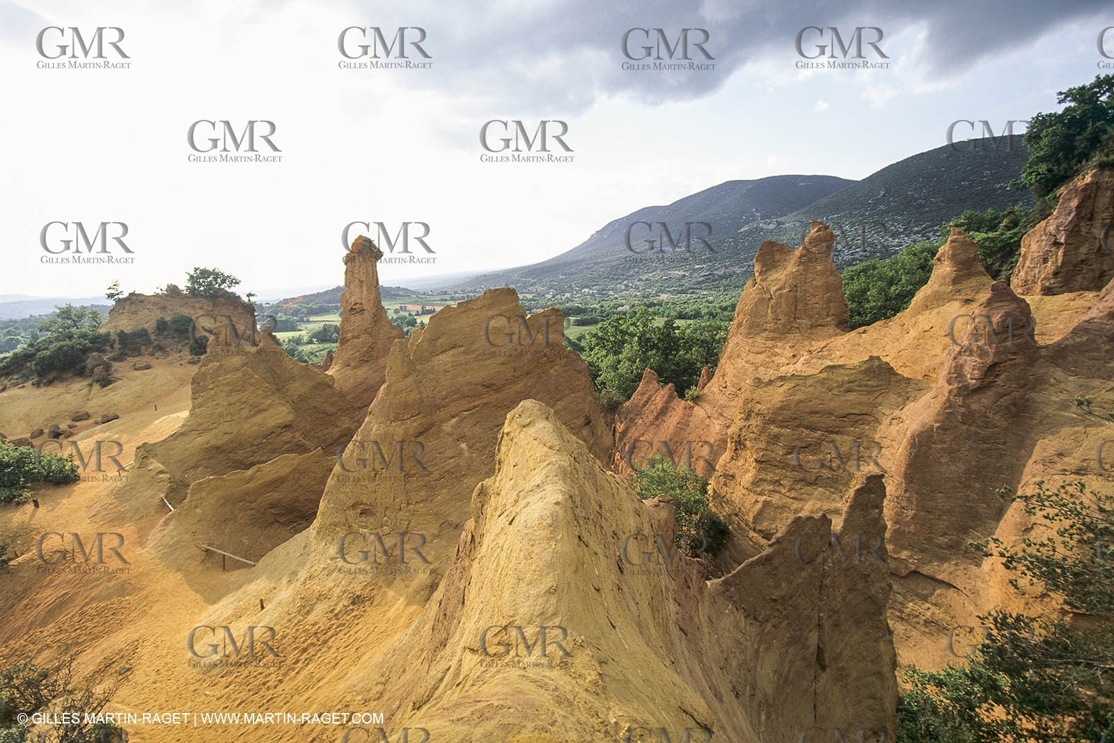 France, Provence, Lubéron, Carrières d'ocre, Colorado Provençal, Rustrel (FRA,84)