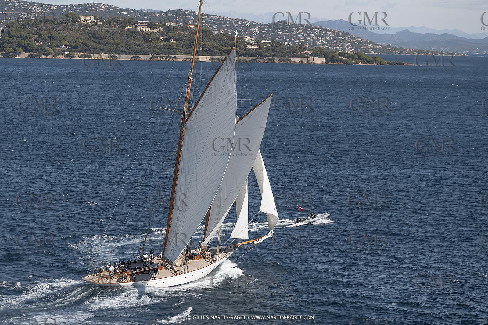 28 09 2022? Saint-Tropez,(FRA,83), Les Voiles de Saint-Tropez 2022 Régate N° 2 poup les modernes, navigation libre pour les grandes goélettes