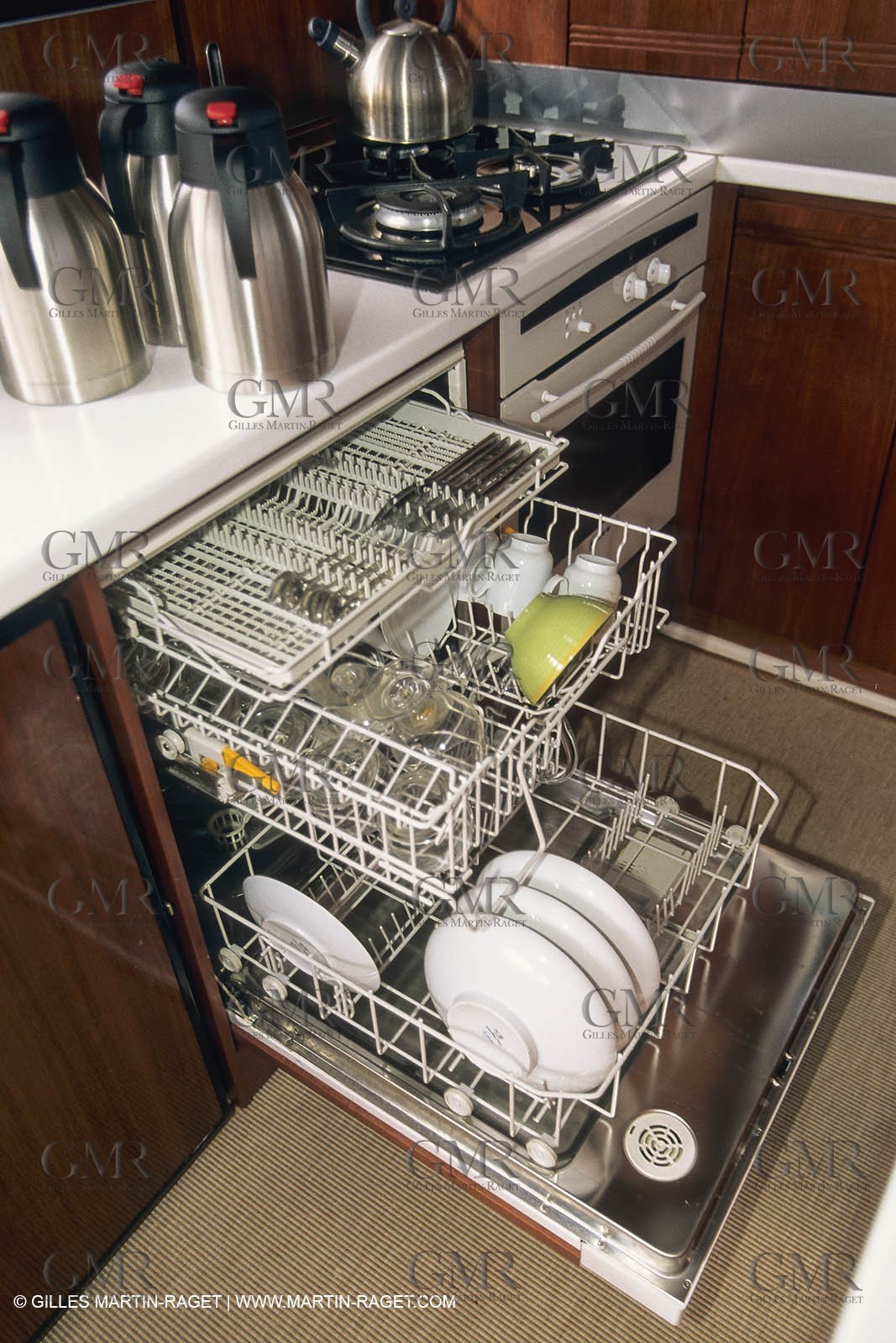 Voile, croisière,multicoque au mouillage