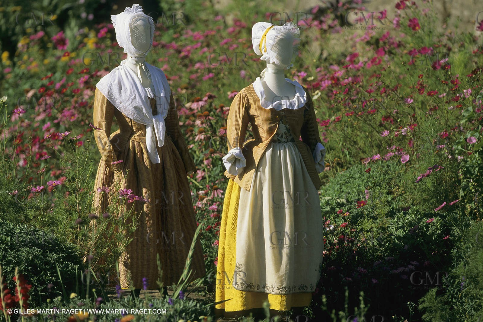 France, Provence, Exposition Costumes de Chateaux