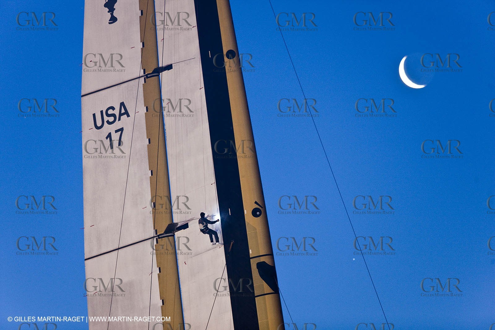 10 02 2010 - Valencia (ESP) - 33rd America's Cup - BMW ORACLE Racing - Day 3, Dock out