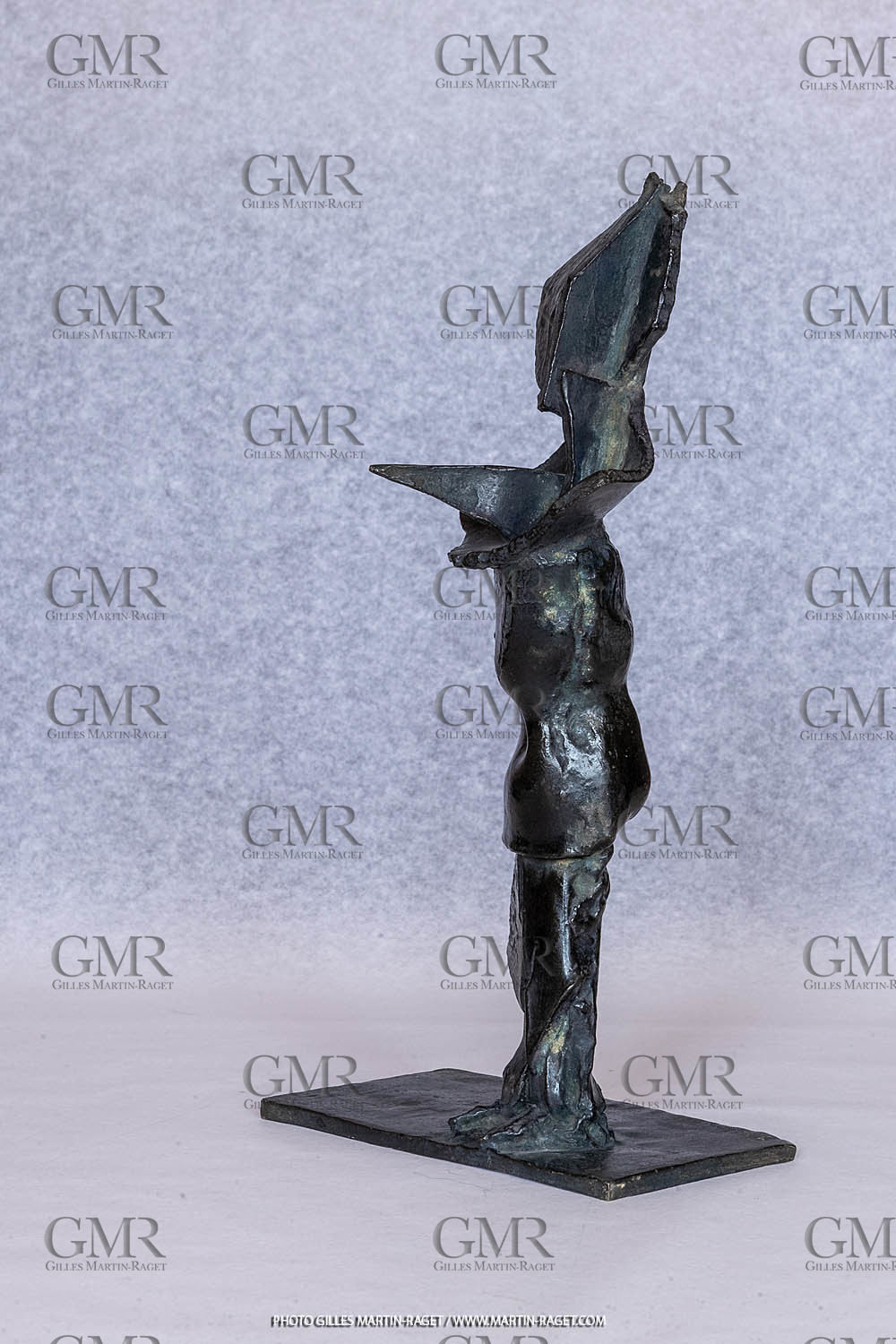 08 01 2023, Marseille (FRA), Oeuvre de Germaine Richier, Guerrier n° 3 1953, Bronze patiné foncé, Epreuve d'exposition, Fondeur : L.Thinot, Paris, 31 x 16 x 11 cm, Collection particulière
