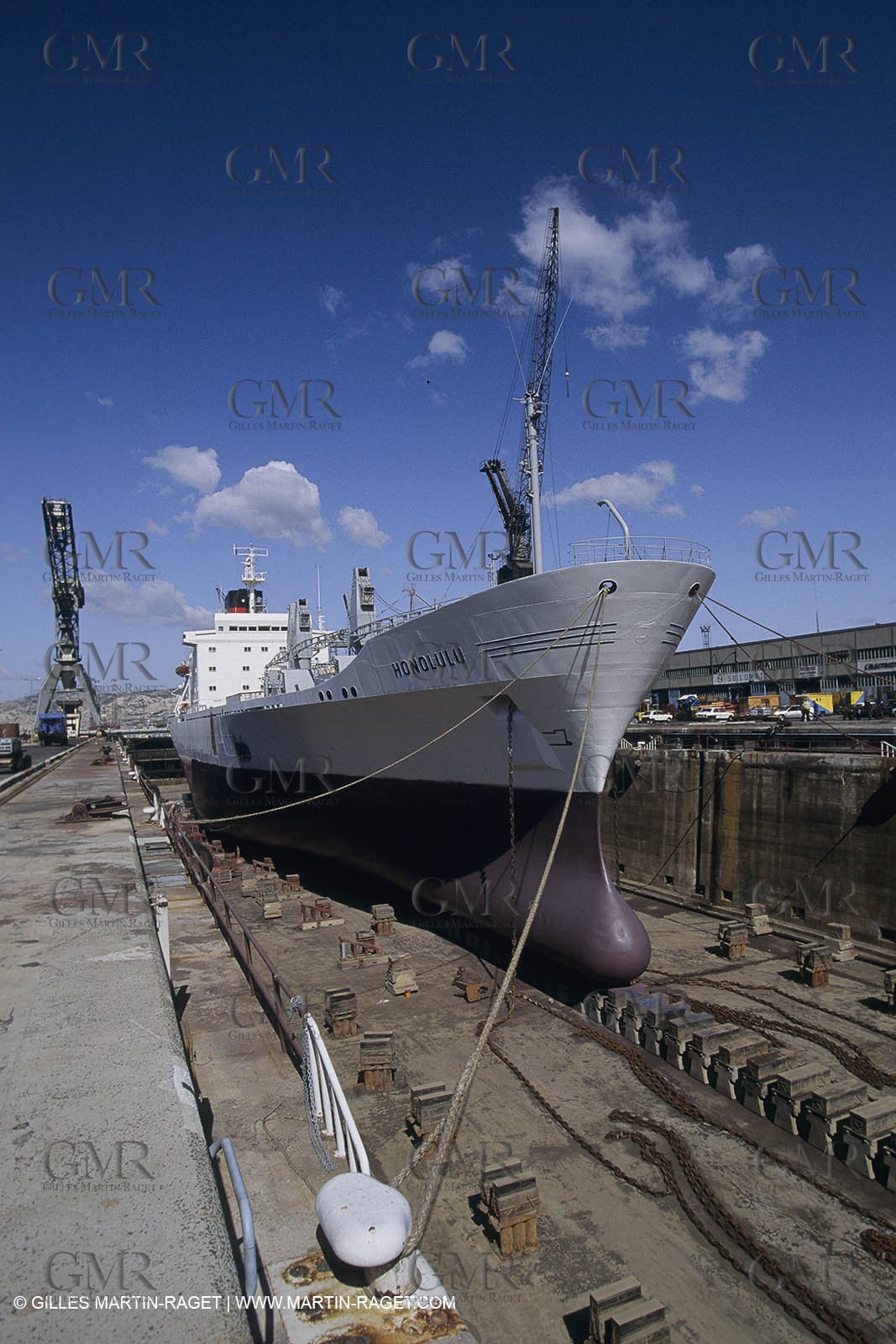 Monde maritime, opérations porturaires, ports, manoeuvres, marine world, harbour operations, maritime shipping,