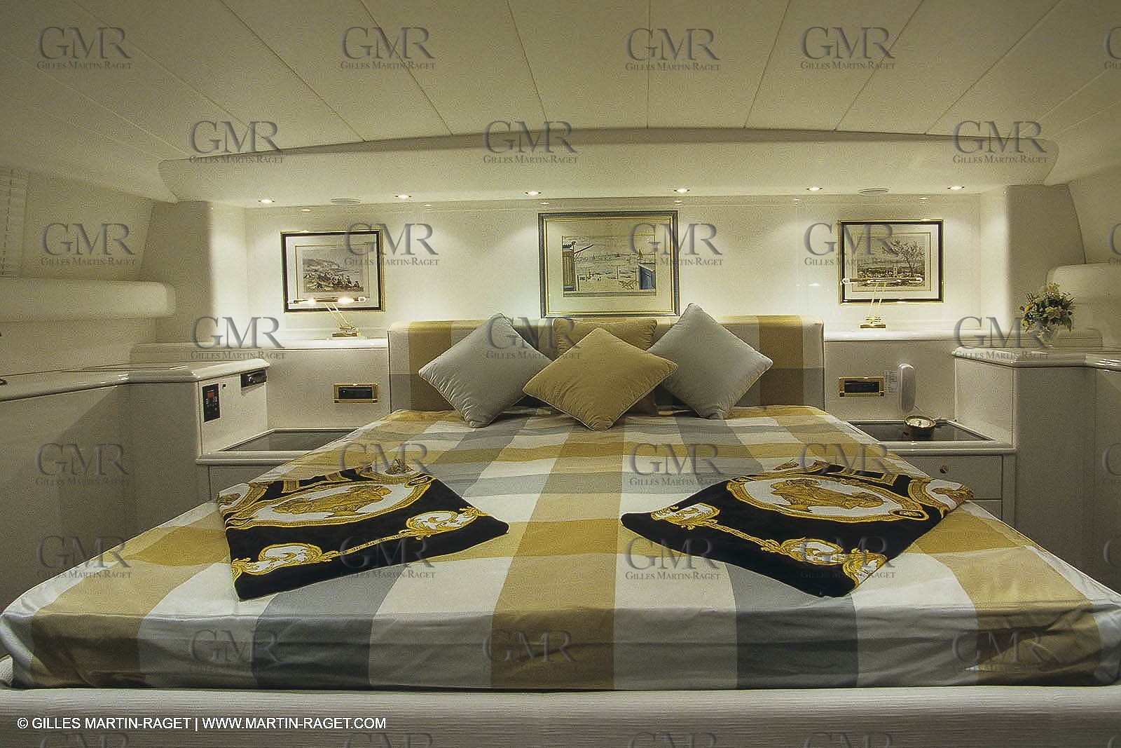 Powerboating, super Yachts