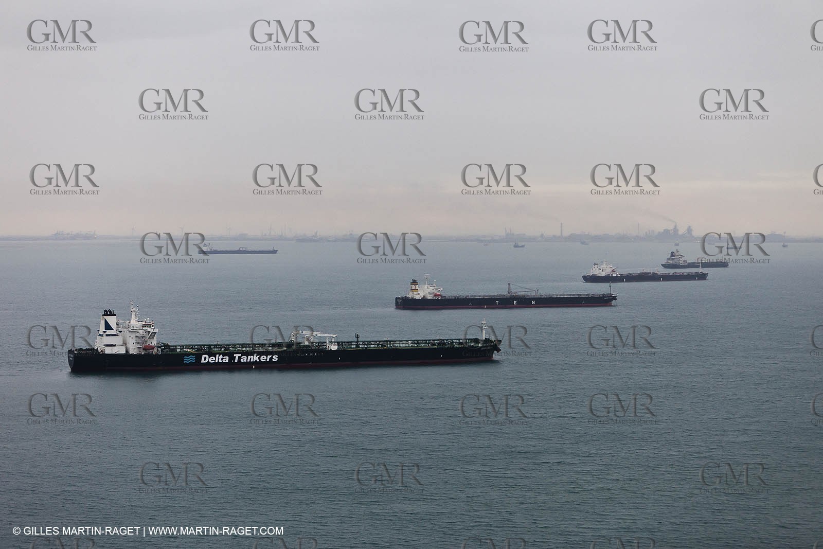 01-11-2010 - FOS (FRA,13) - Grêve du Port Autonome de Marseille - 01 11 2010 - FOS (FRA,13) Commercial Port on strike