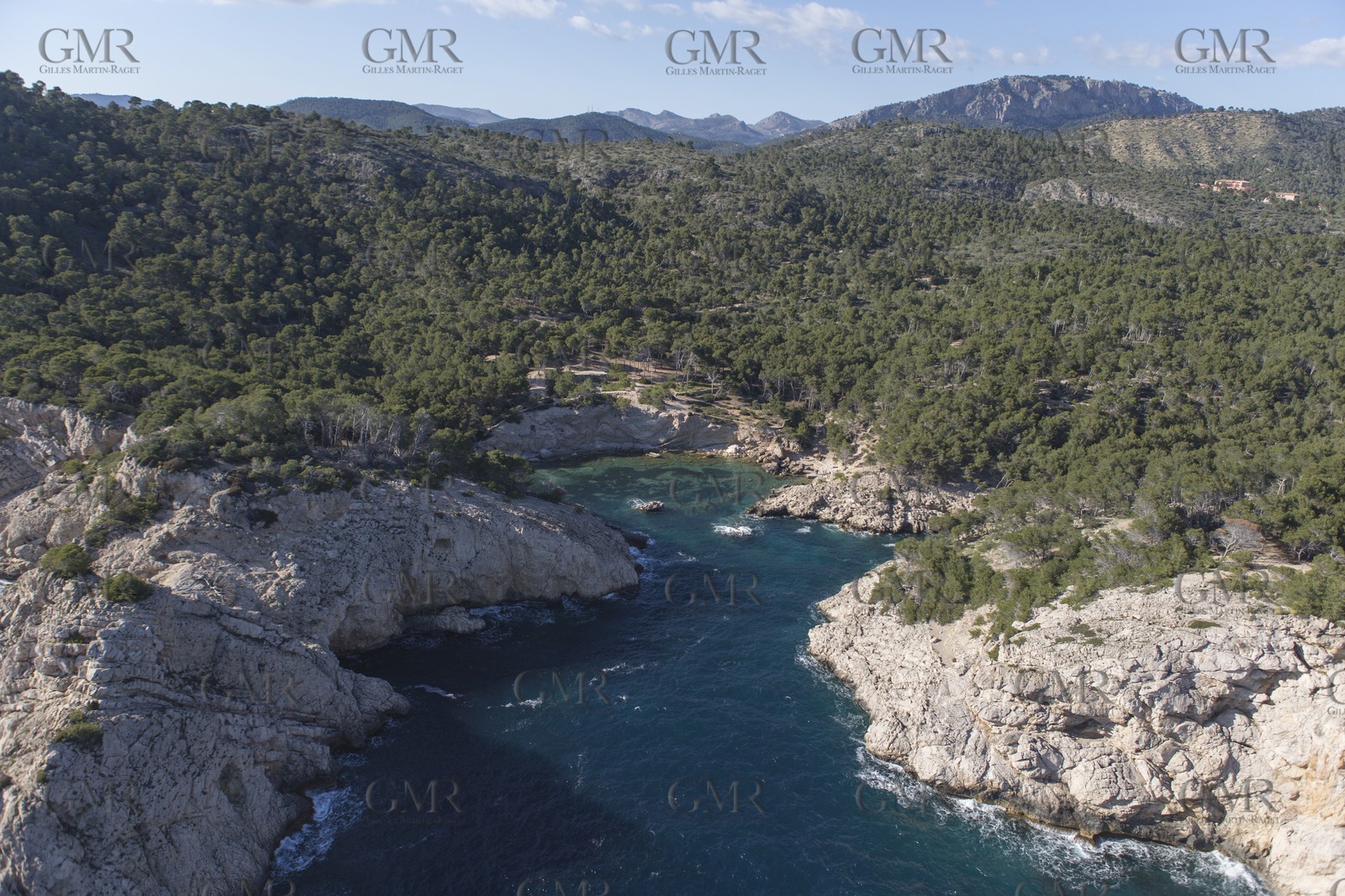 08 04 2015, Andraitx (Isla de Mallorca, Islas Baleares, ESP), Chantier Fountaine-Pajot, Motor Yacht 37