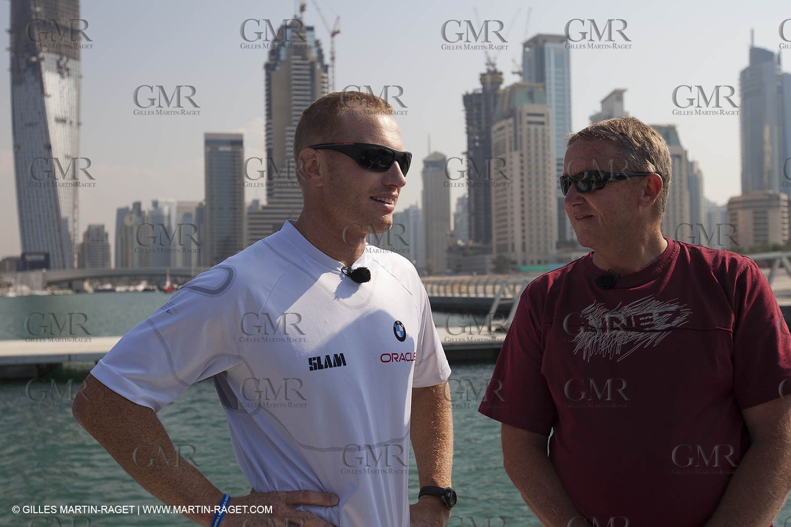 21 11 2010 - Dubai (UAE) - Dubai Louis Vuitton Trophy -  - Day off - James Spithill and Peter Lester go paragliding