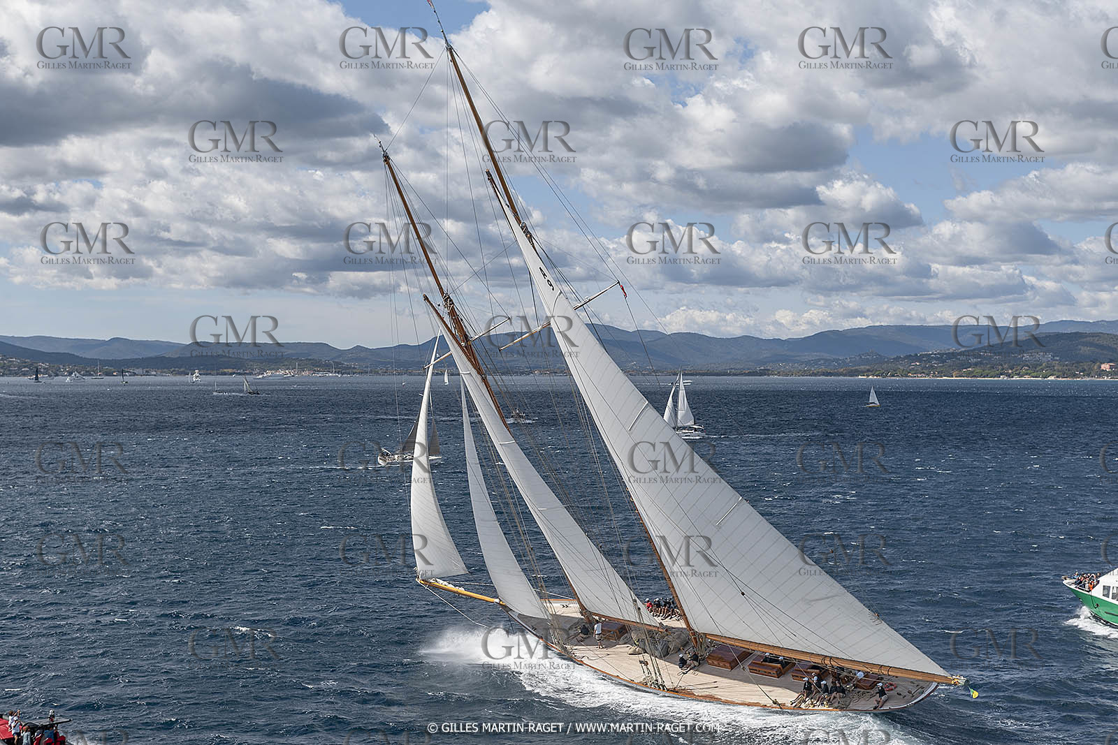 28 09 2022? Saint-Tropez,(FRA,83), Les Voiles de Saint-Tropez 2022 Régate N° 2 poup les modernes, navigation libre pour les grandes goélettes