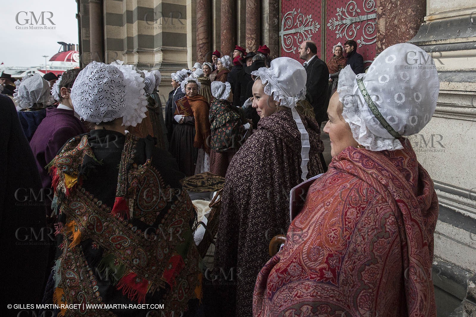 13 01 2012 - Marseille (FRA,13) - Week end d'ouverture de MP 2013 , Groupe de tradition provençale à la sortie de la messe de la Cathedrale de la Major