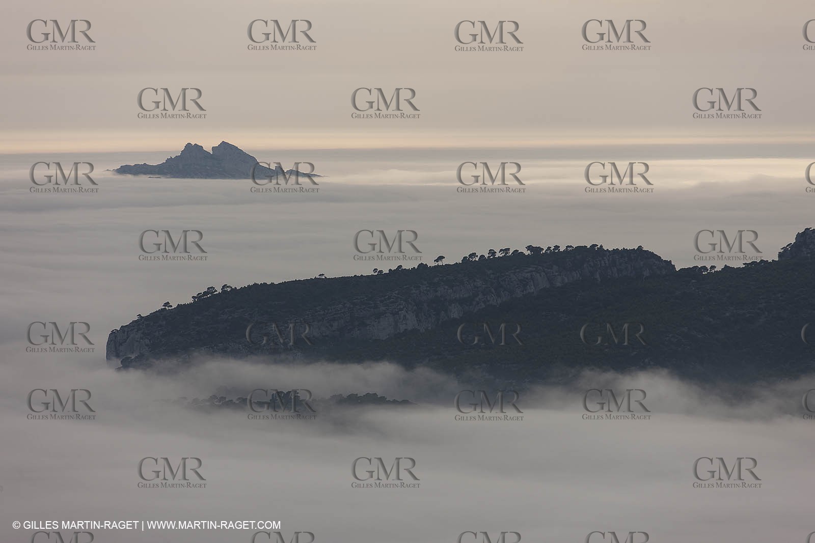 18 07 2012 -Marseille (FRA ) - The Calanques - Unusual foggy conditions