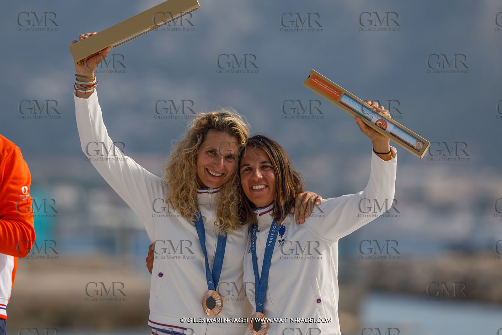 02 08 2024, Marseille (FRA), Paris 2024 Olympic Games, Sailing, Race Day 5, Medal ceremony for 49er FX and 49er