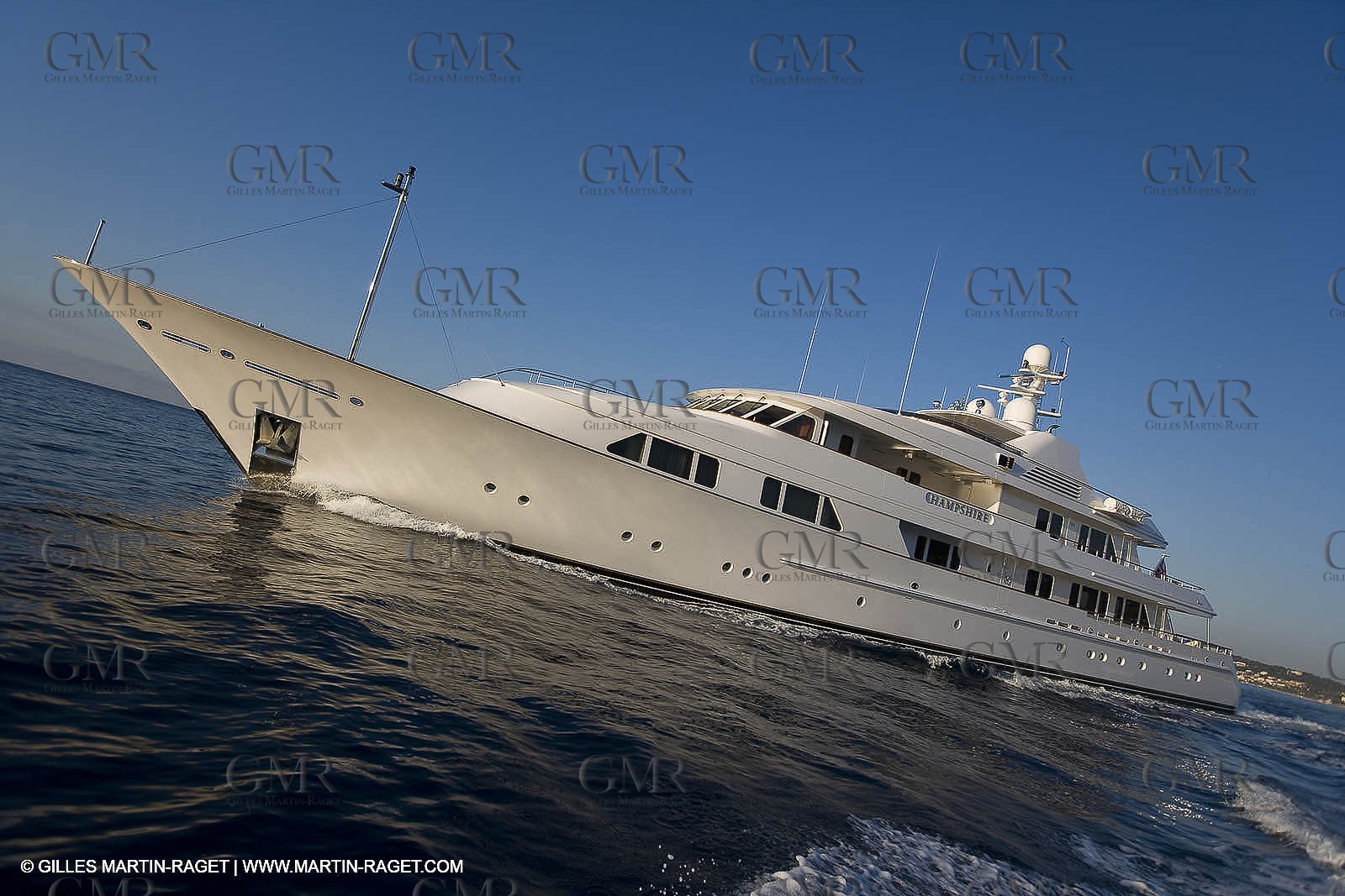 28 07 2007 - St Jean Cap Ferrat - SuperYachts - Motor Yachts - Hampshire