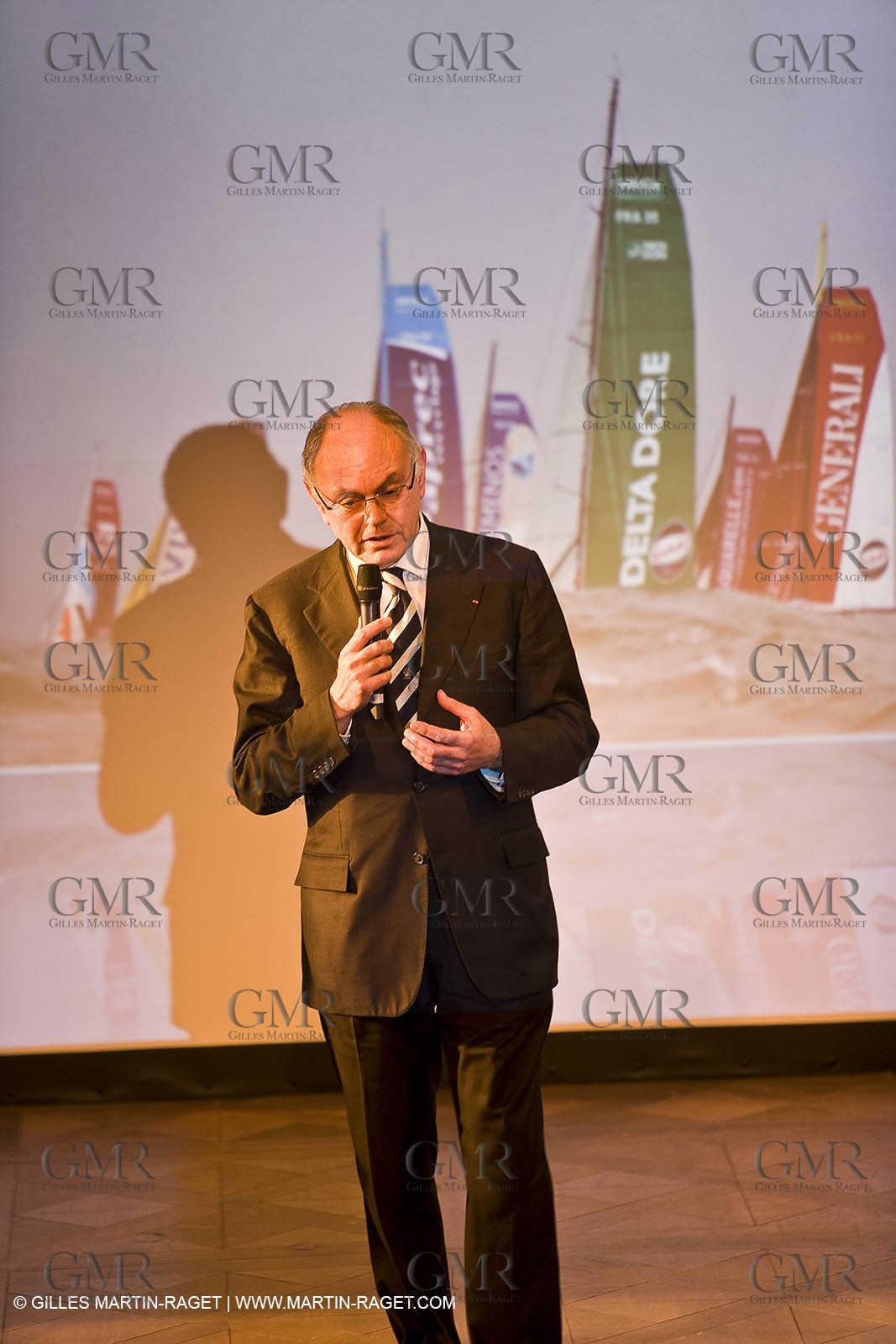08 12 08 - Paris - Théatre Edouard VII - FFV - Soirée des champions 2008 - Election du marin de l'année 2008 : Francis Joyon