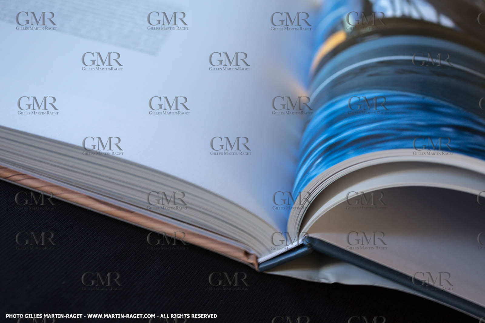 12 10 2012 - Marseille (FRA,13) - Glenat Editions, Paisance d'Exception, Words from Vincent Bourdin, Photographies from Gilles Martin-Raget, 27,5 cm x 37 cm, 225 p. 50 €