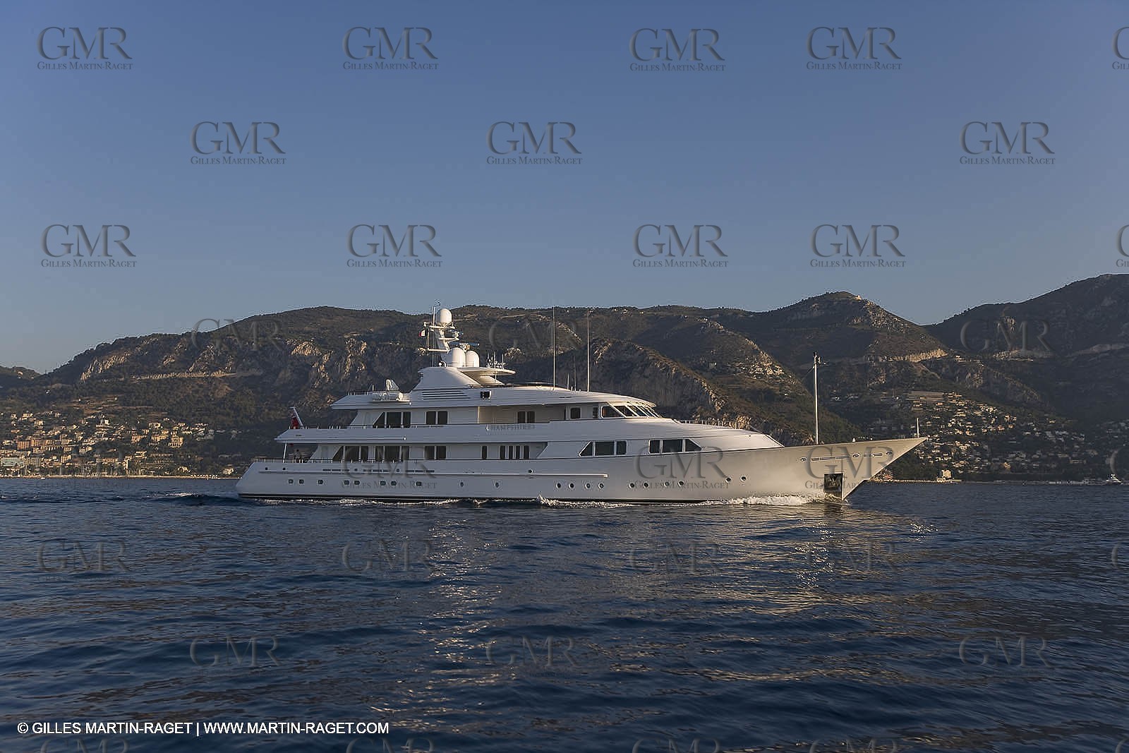 28 07 2007 - St Jean Cap Ferrat - SuperYachts - Motor Yachts - Hampshire