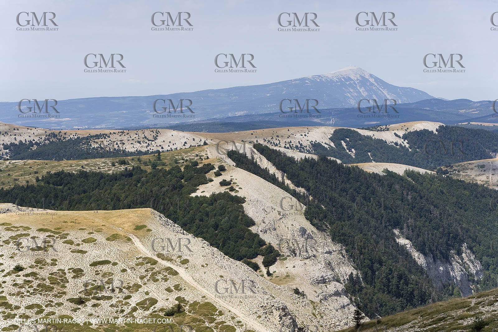 19 08 07 - Higher Provence, landscapes as seen from top of Mount Lure (FRA, 04)
