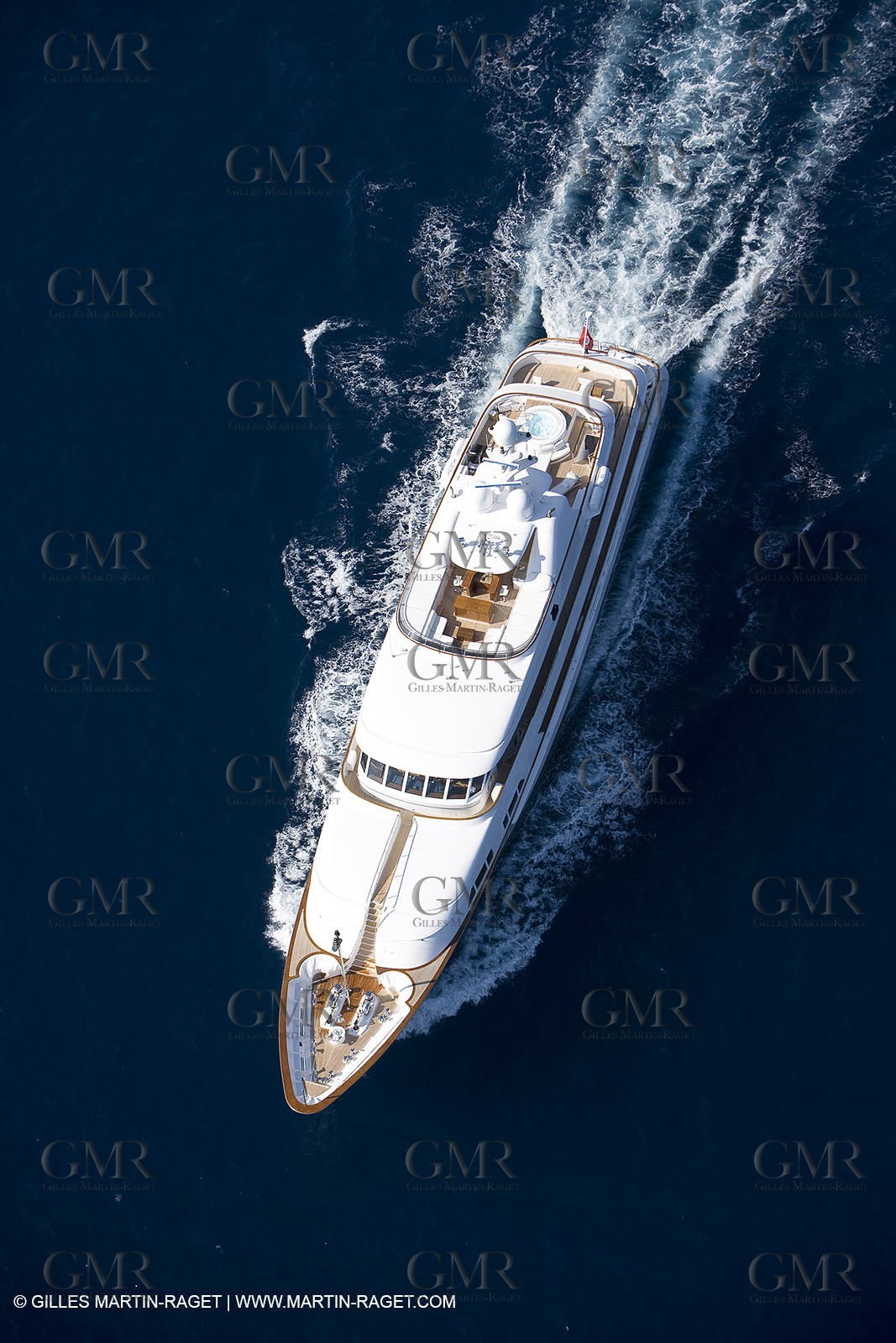 28 07 2007 - St Jean Cap Ferrat - SuperYachts - Motor Yachts - Hampshire