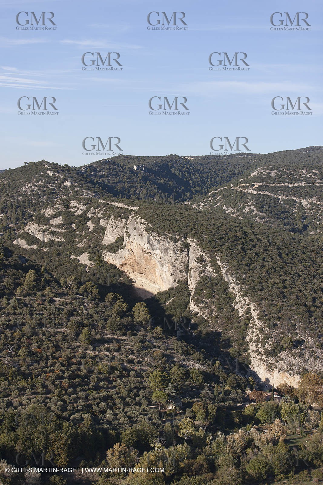 29 10 2012 - Lourmarin (FRA,84) - Luberon  seen from above