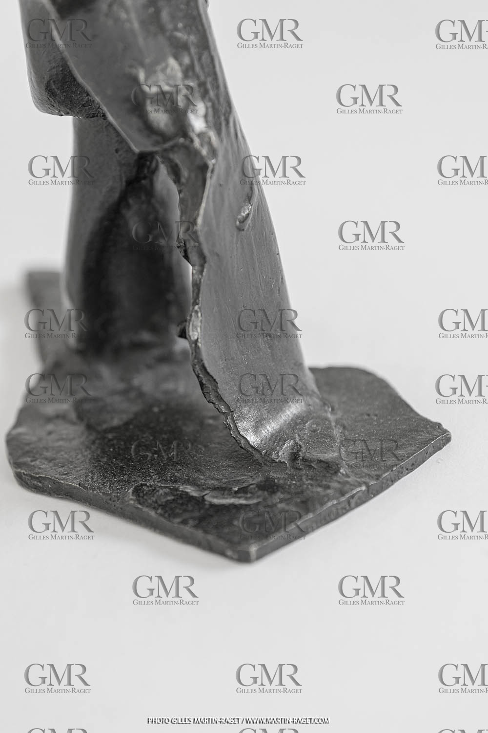 03 08 2020, St Rémy de Provence (FRA,13), Oeuvre de Germaine Richier, Guerrier n° 8 1956, Bronze patiné foncé, Epreuve d'exposition, Fondeur : Susse, Paris, 21 x 15 x 10, 5 cm, Collection particulière