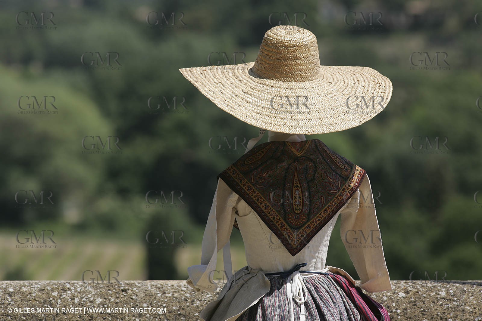 May 2004 - La Tour d'Aigues (FRA, 84) - Old costumes for women of the South exhibition