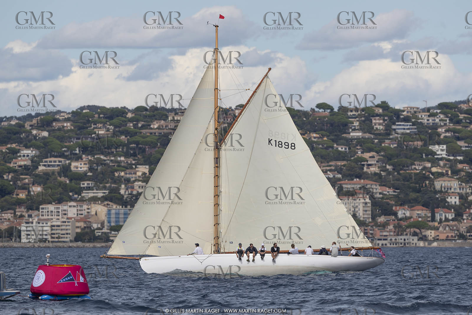 29  2022, Saint-Tropez (FRA,83), Les Voiles de Saint-Tropez 2022, journée des défis, Kismet remporte la course des centenaires