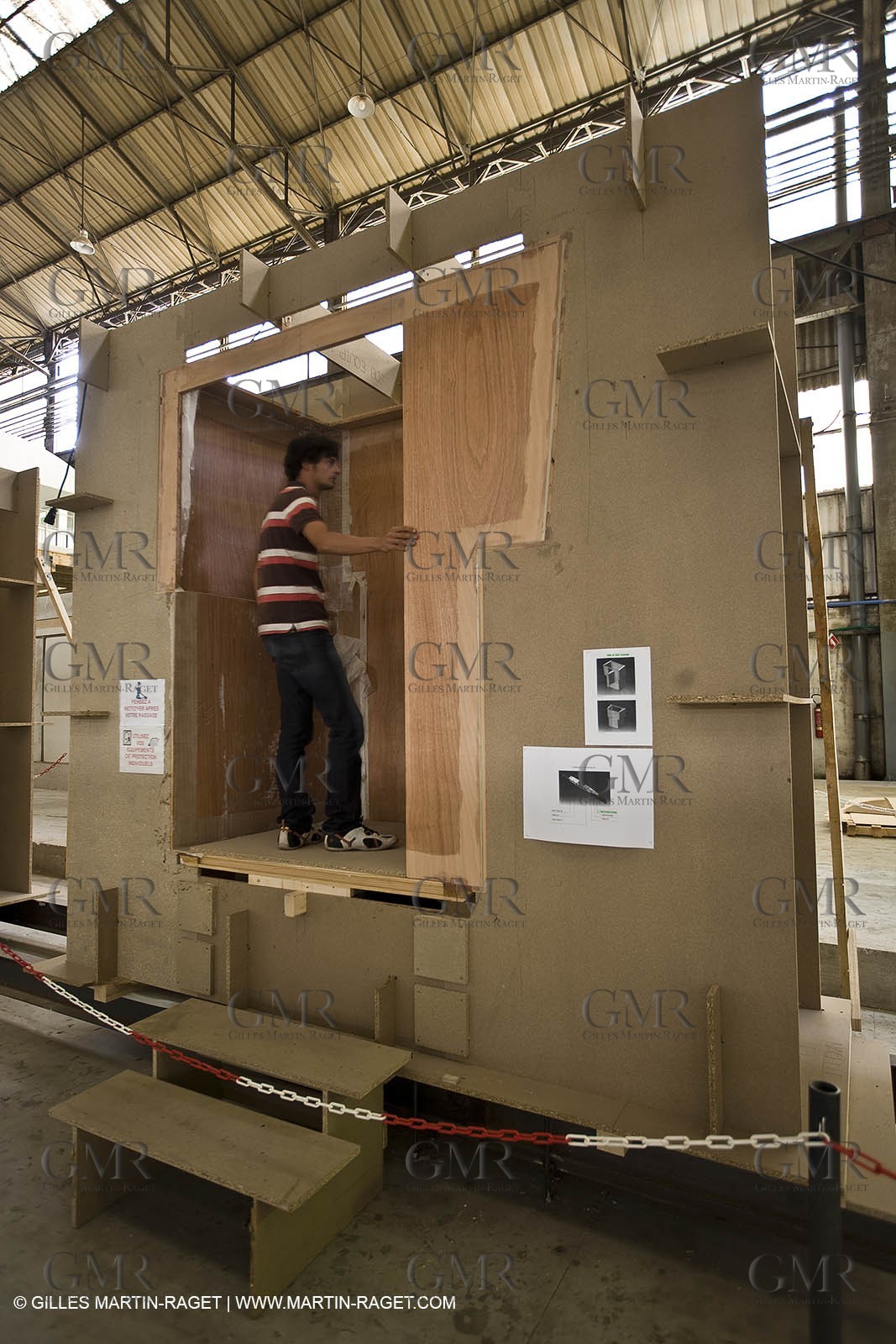 22 01 2008 - La Ciotat (FRA, 13) - Construction of cruising catamaran Nahema at H2X boatyard -modules lamination