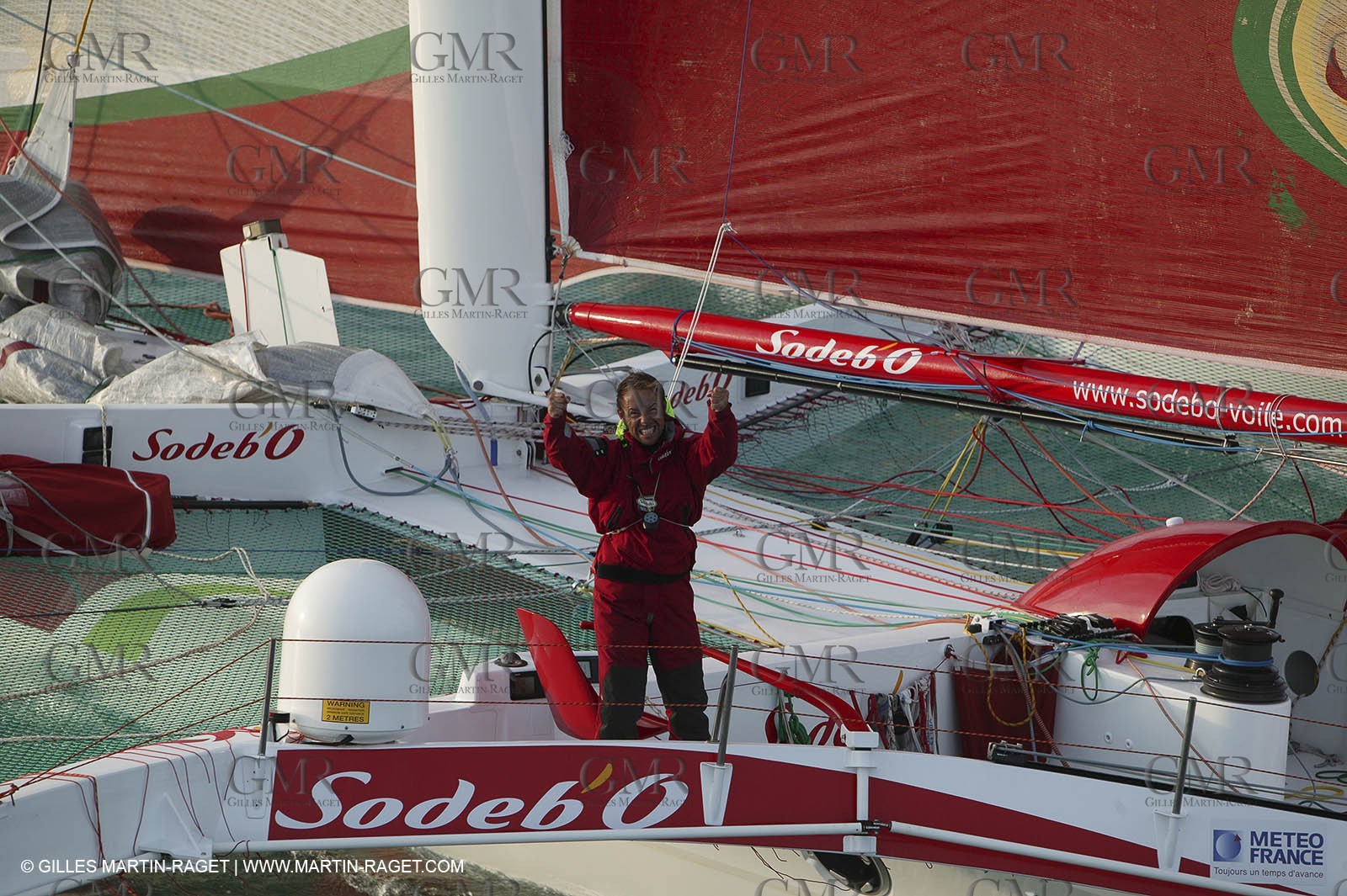 14 08 06 - Isle of Wight (UK) - Thomas Coville beat the round britain island sailing record onboard his 60 trimaran sodebo