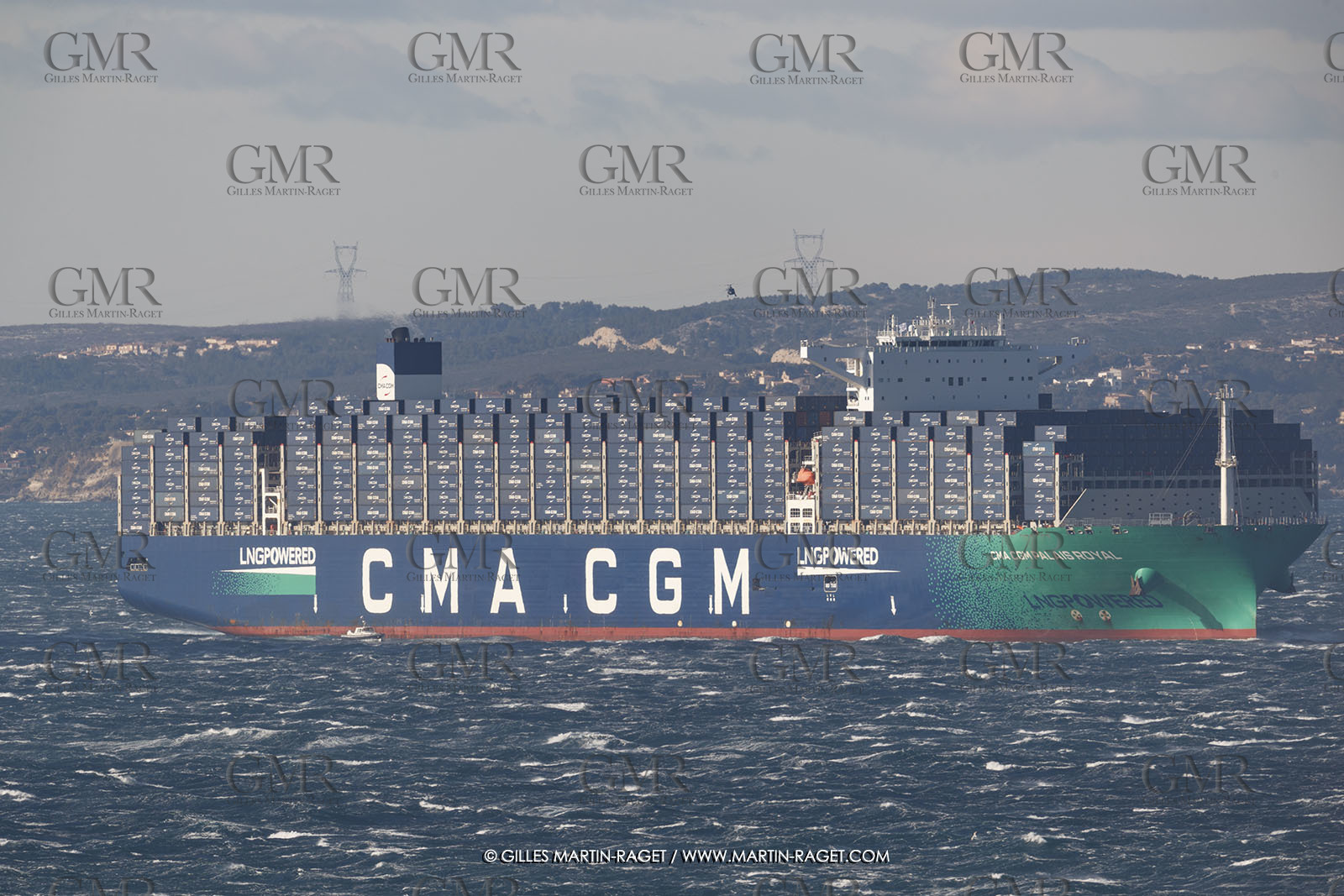 14 12 2023, Marseille (FRA), arrivée du Palais Royal, porte container armé par la CMA CGM, navire de 400 mètres de long, 67 mètres de large, qui transporte 23 000 conteneurs avec propulsion au GNL