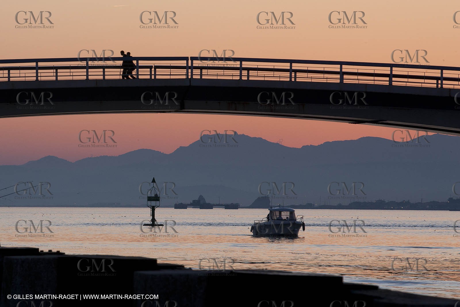 14 03 2012 - Martigues (FRA,13) - neighborhood Le Miroir (the mirror)