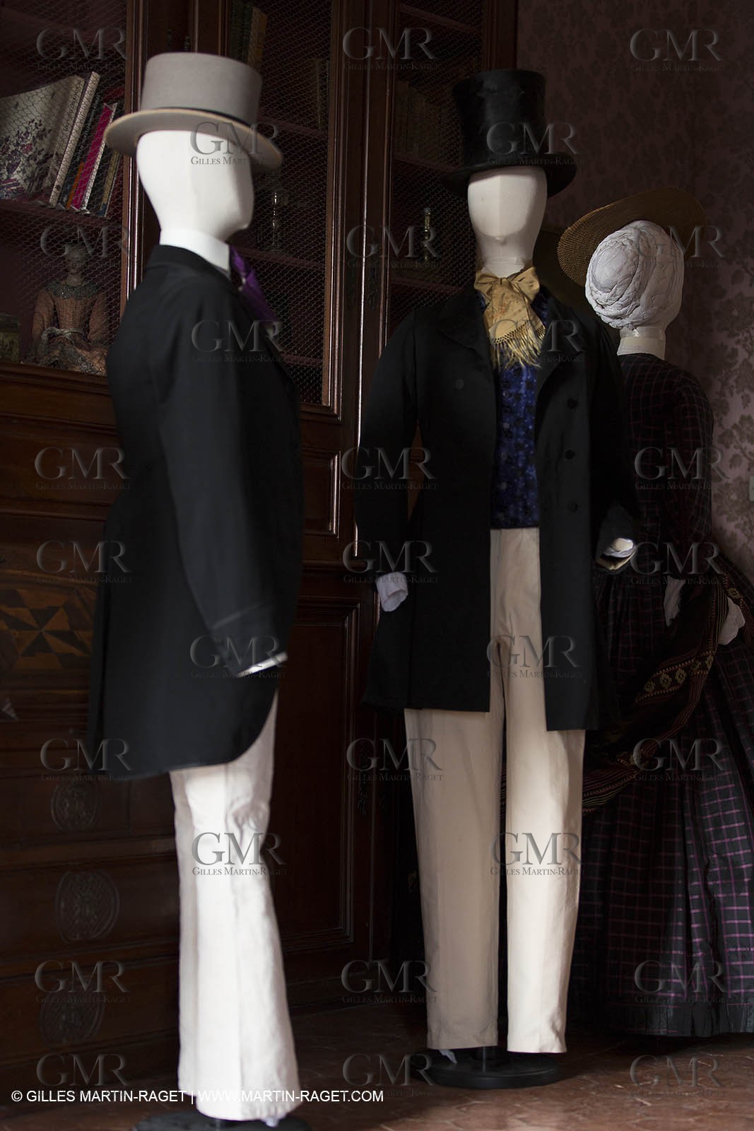 31 10 2013 - Ansouis (FRA,84) - Ansouis castle - Costumes of the exhibit Men costumes