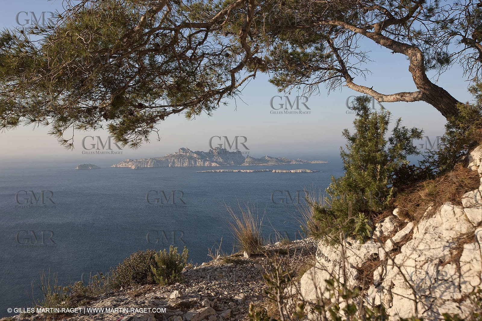 23 03 2009 - Marseille (FRA, 13) - Les Calanques - Riou iasland as seen on top of Cortiou