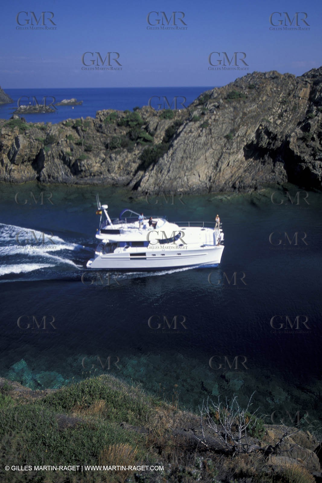 Motor boat running