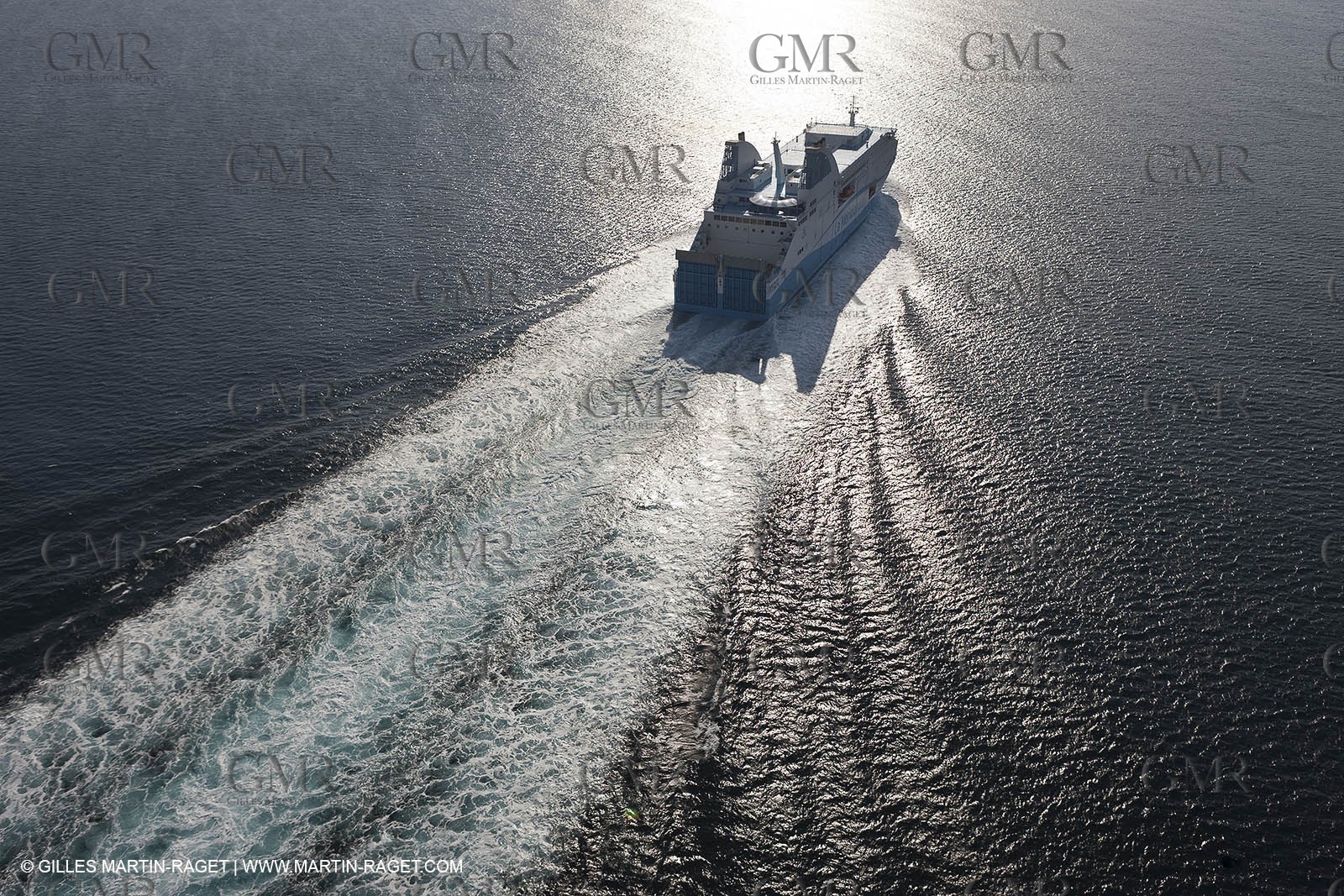 14 01 2012 - Marseille (FRA,13) - Compagnie La Méridionale - le Piana devant Marseille et les Calanques