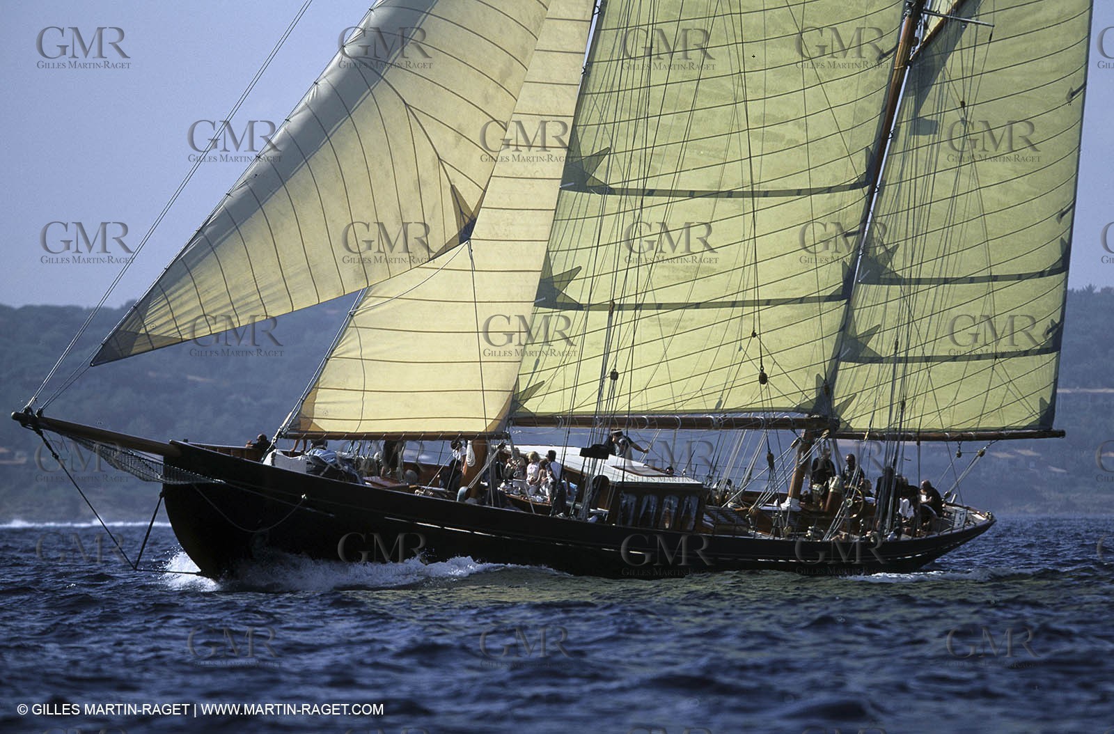 Black Swan - Classic yacht