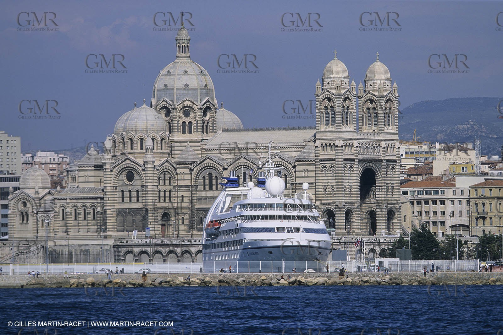 Paquebots, liners, cruise ships