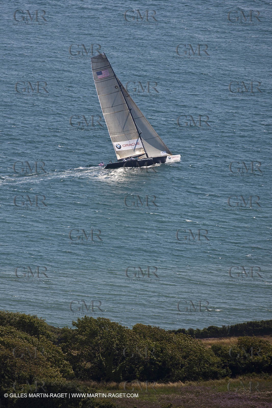05 08 2010 - Cowes (UK, IOW) - The 1851 Cup -  BMW ORACLE Racing -  - Round The Island Race - Passing Ste Catherine Lighthouse.