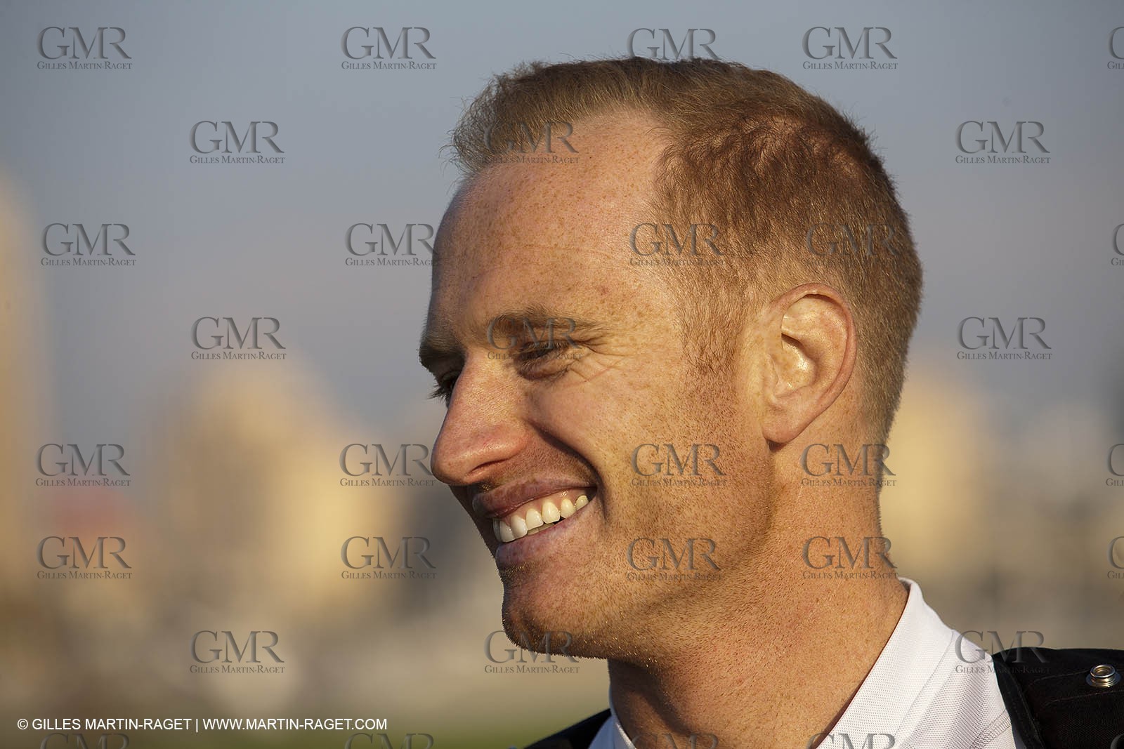 21 11 2010 - Dubai (UAE) - Dubai Louis Vuitton Trophy -  - Day off - James Spithill and Peter Lester go paragliding