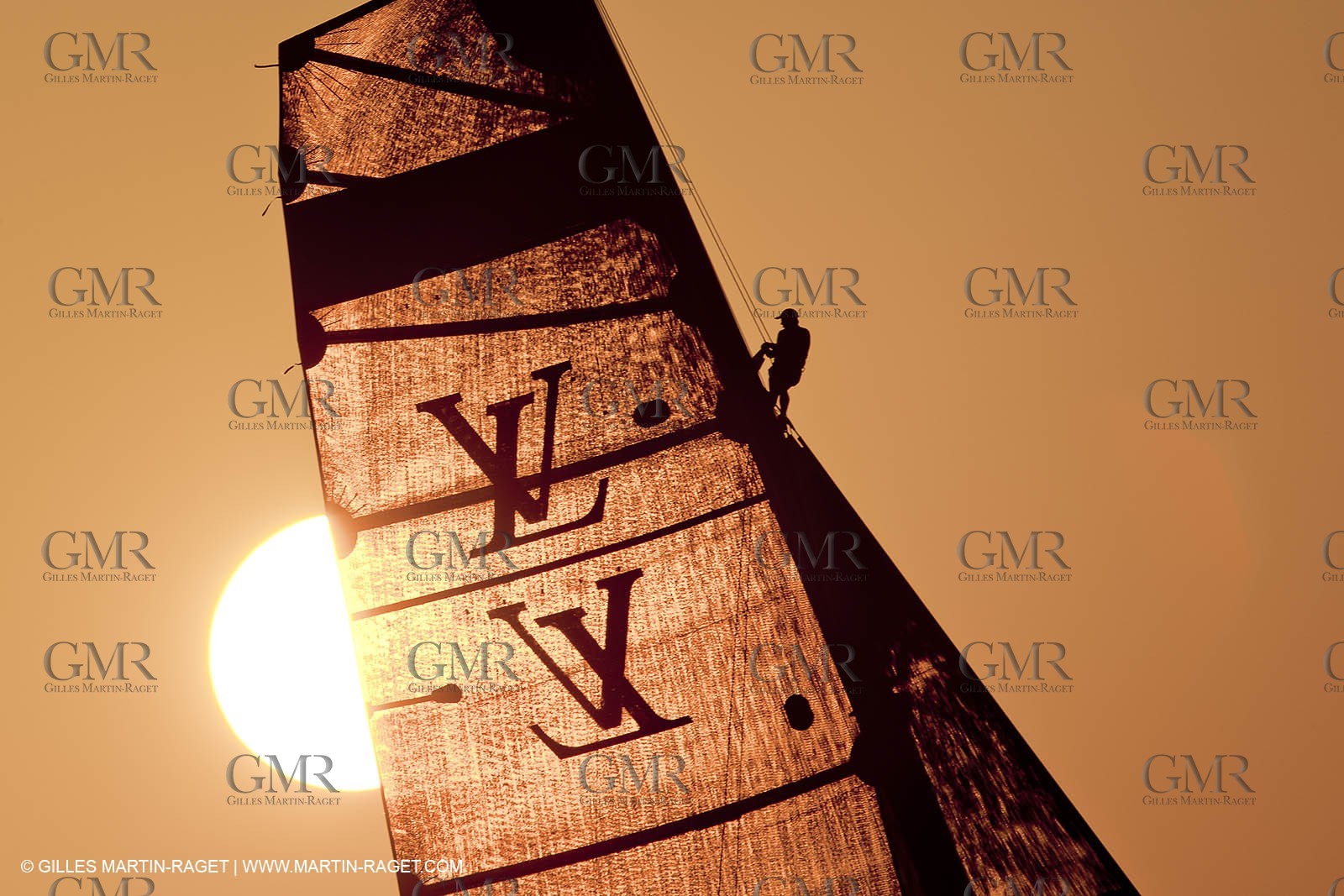 25 11 2010 - Dubai (UAE) - Dubai Louis Vuitton Trophy -  BMW ORACLE Racing - Fleet races