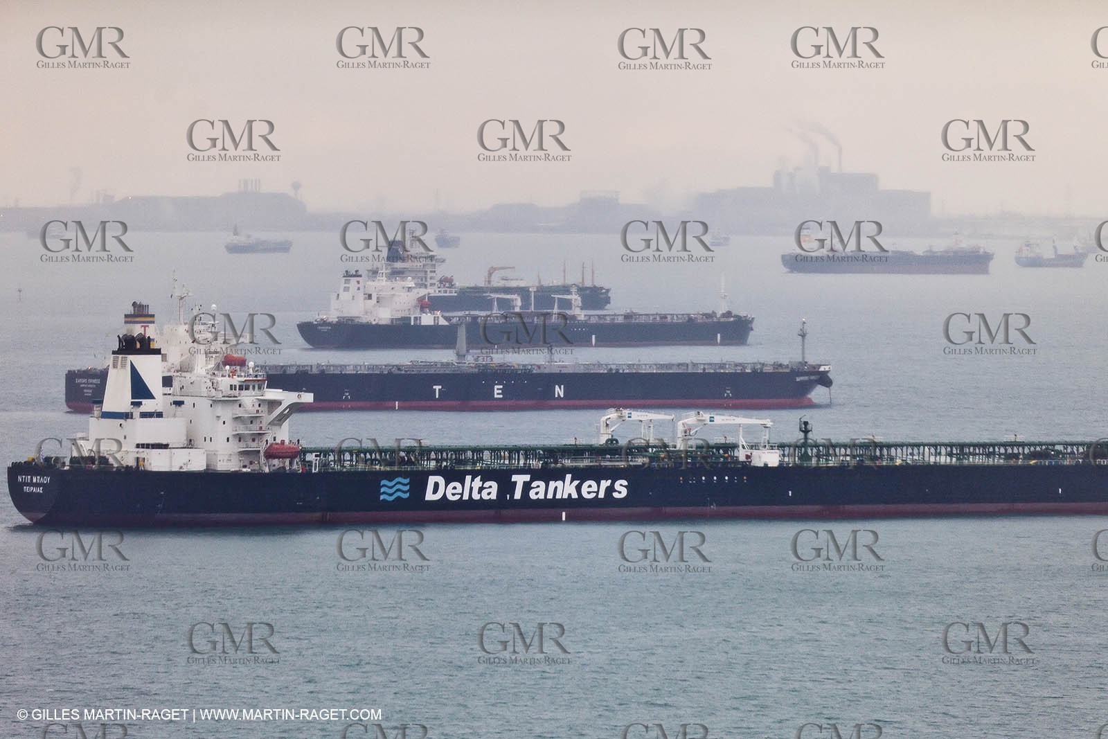 01-11-2010 - FOS (FRA,13) - Grêve du Port Autonome de Marseille - 01 11 2010 - FOS (FRA,13) Commercial Port on strike